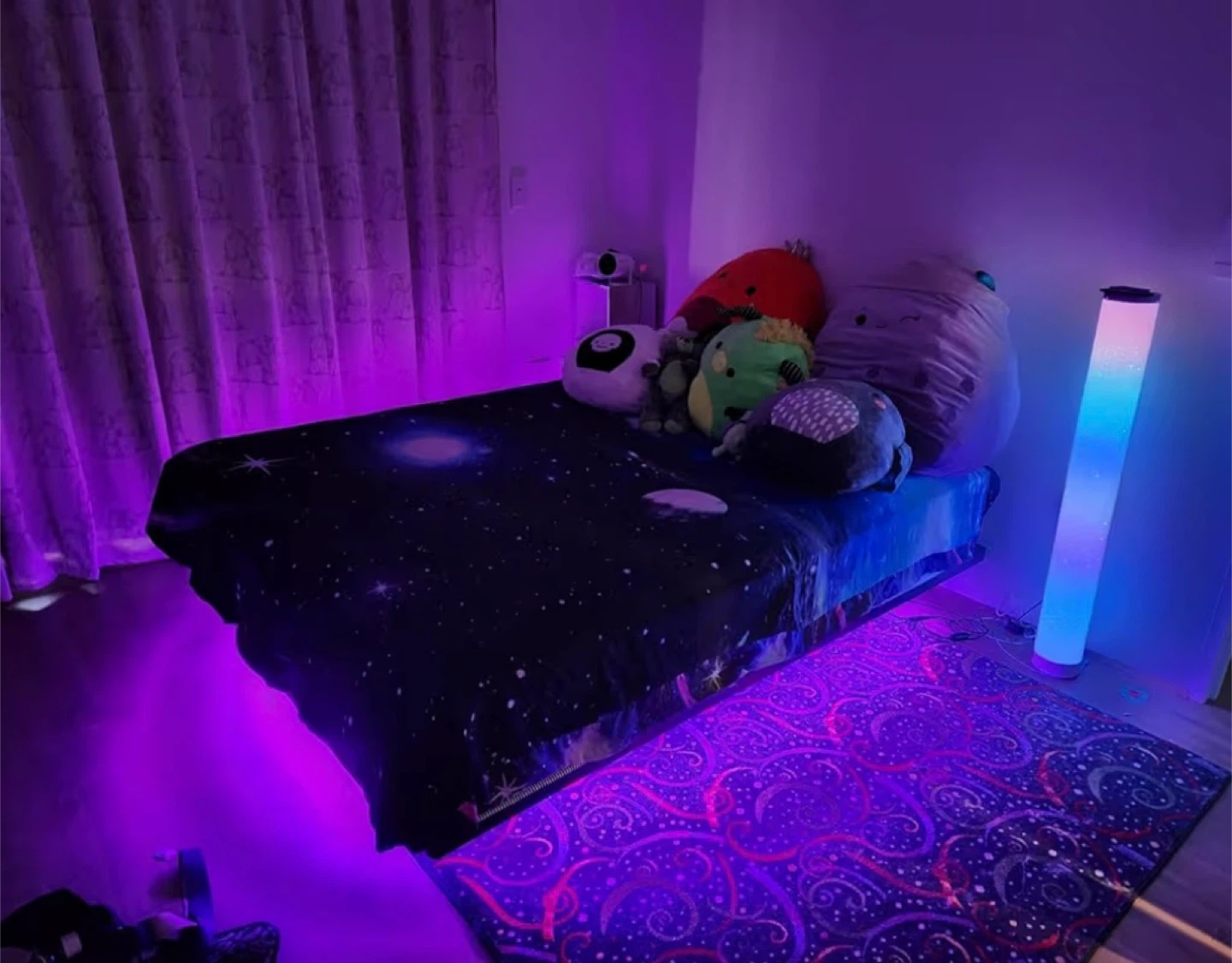 Queen Size Bed Frame ( floating ) - photo 3