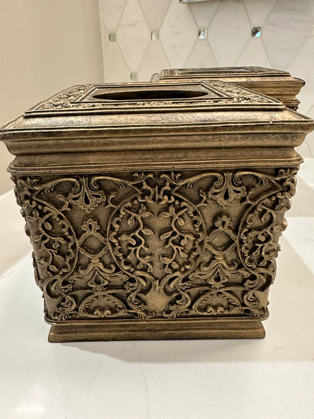 A pair of matching luxurious tissue box covers bronze/gold - photo 2