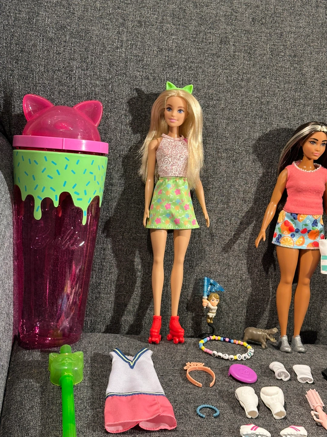 OFFERS PLEASE Barbie doll lot with 3 dolls and 35+ pieces - photo 3