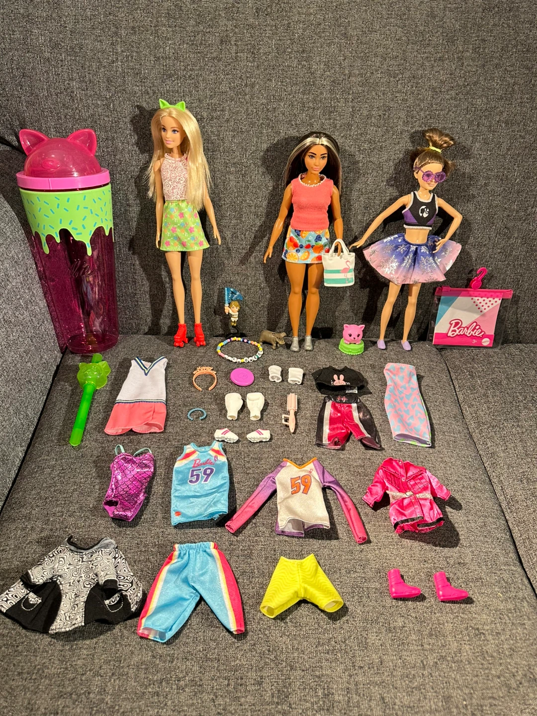 OFFERS PLEASE Barbie doll lot with 3 dolls and 35+ pieces - photo 5