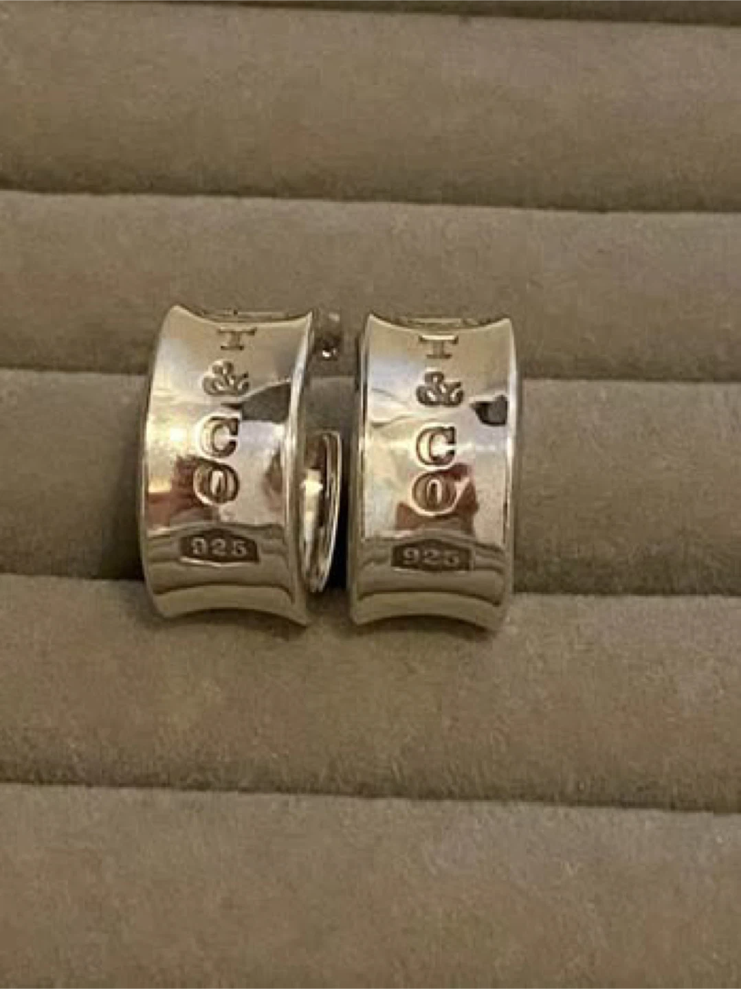 💯% Authentic Vintage T&CO 925s 1837 WIDE HOOP EARINGS