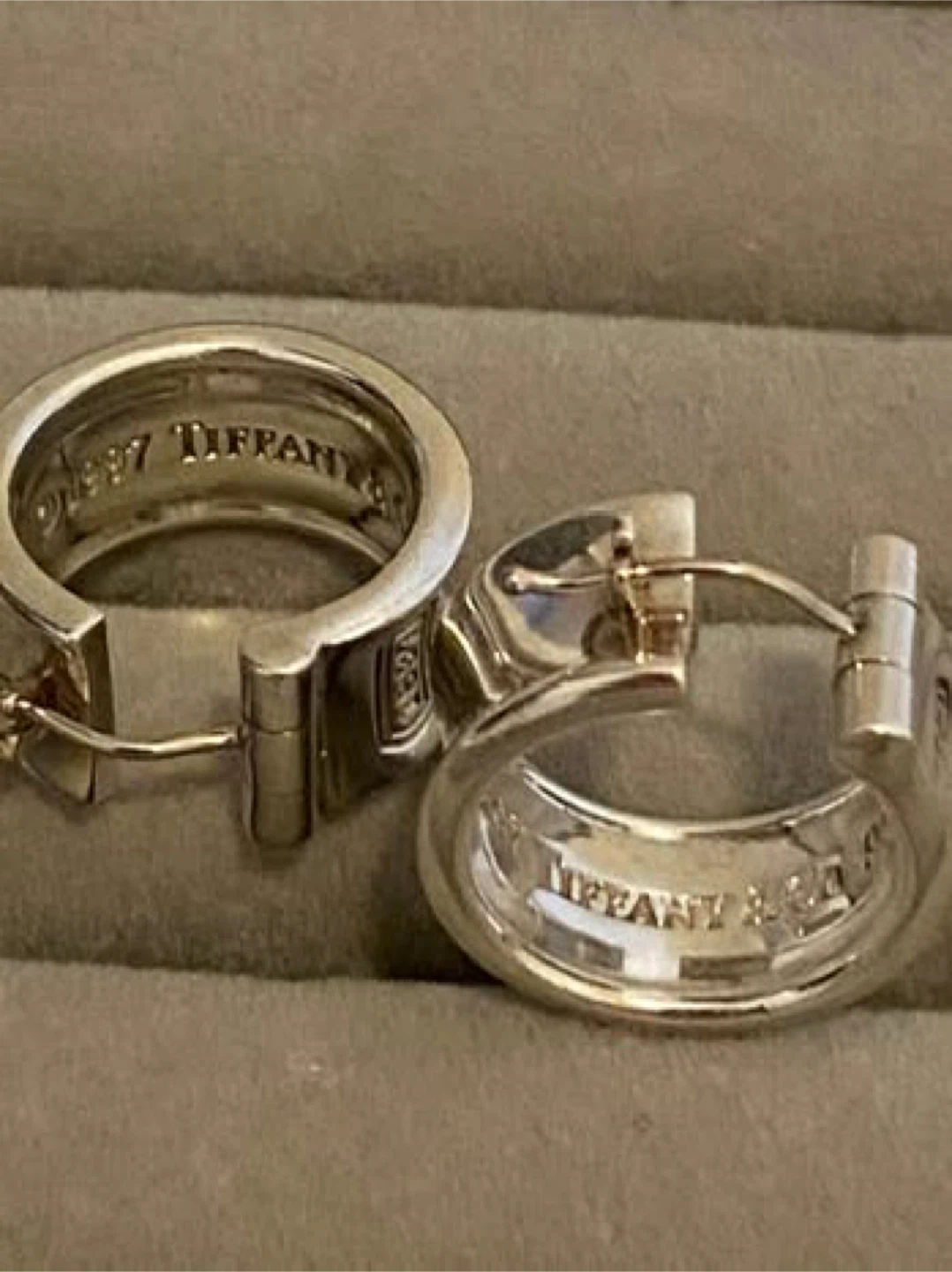 💯% Authentic Vintage T&CO 925s 1837 WIDE HOOP EARINGS - photo 4