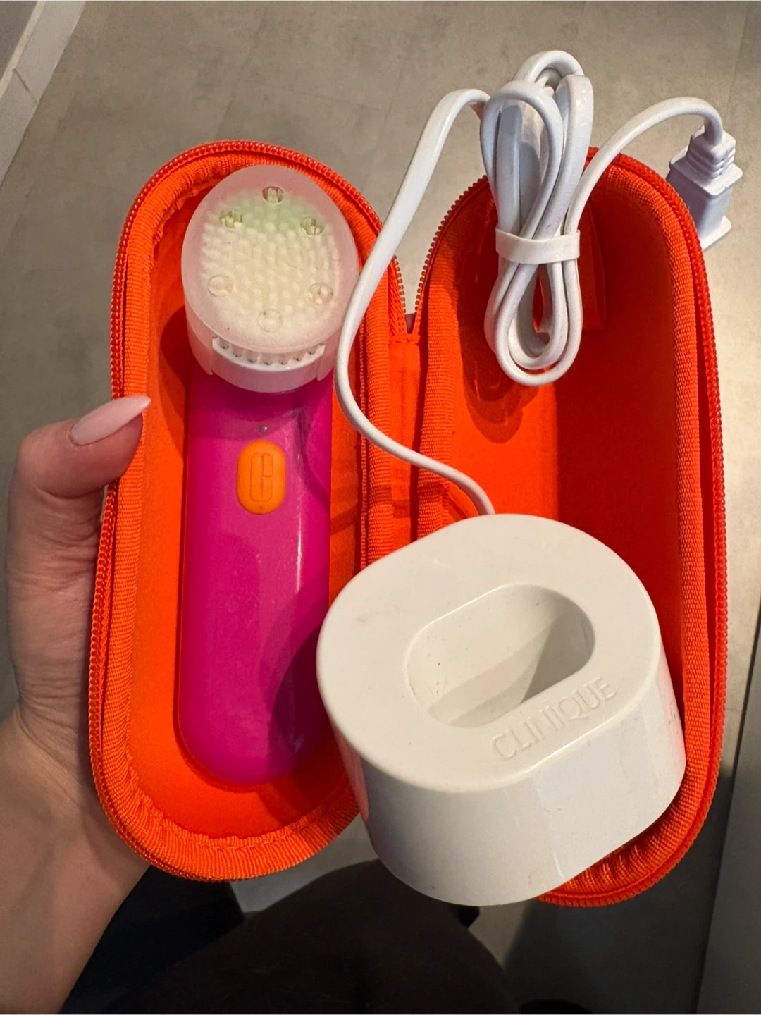 Clinique Sonic Face Cleansing Brush with Case and Charger