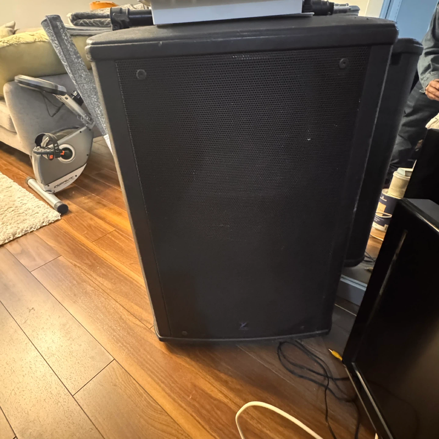 Yorkville NX750B 750 Watt Powered Loudspeaker