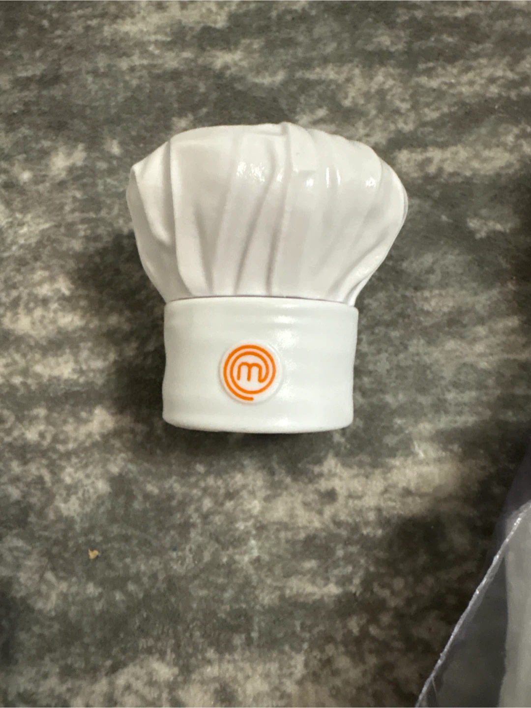 MasterChef Junior Chef Hat & Food Molds uv light - photo 2