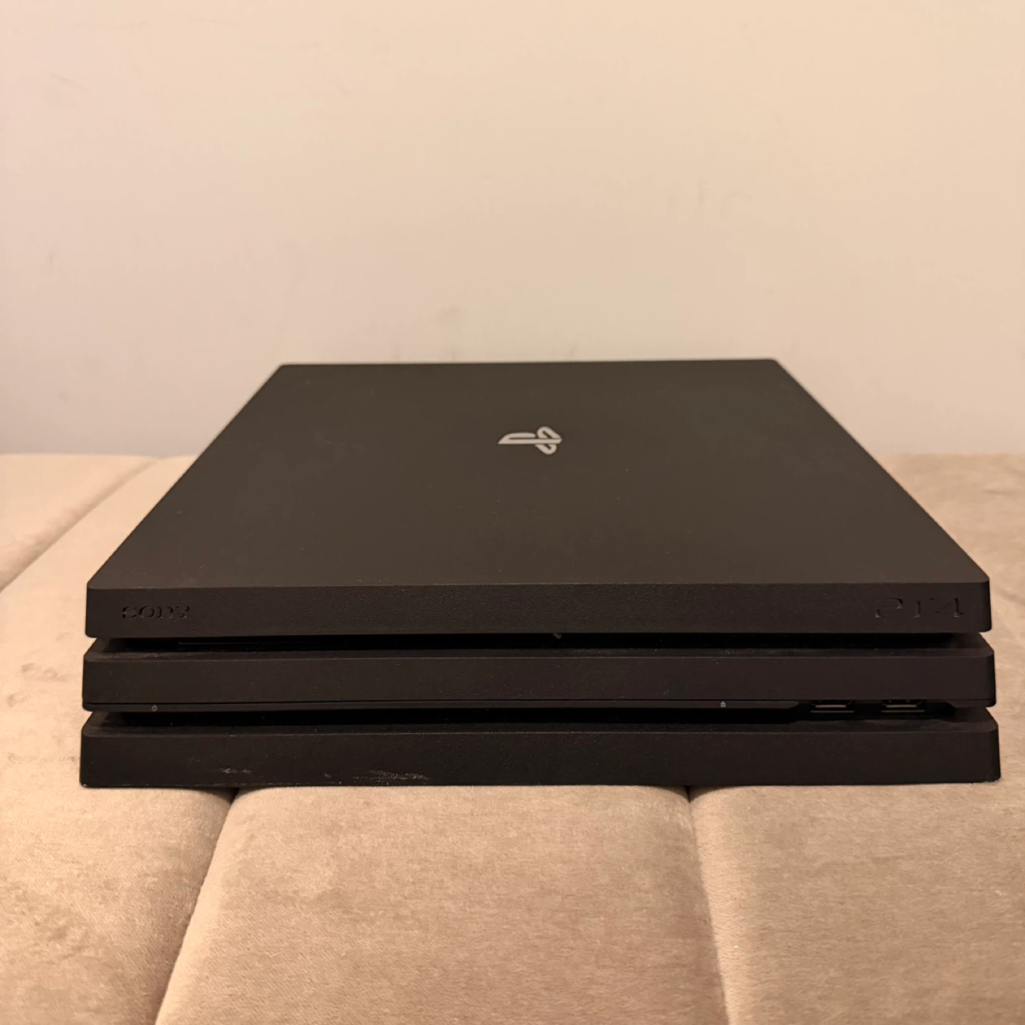 Sony PlayStation 4 Pro 1TB Console 1 controller - photo 2