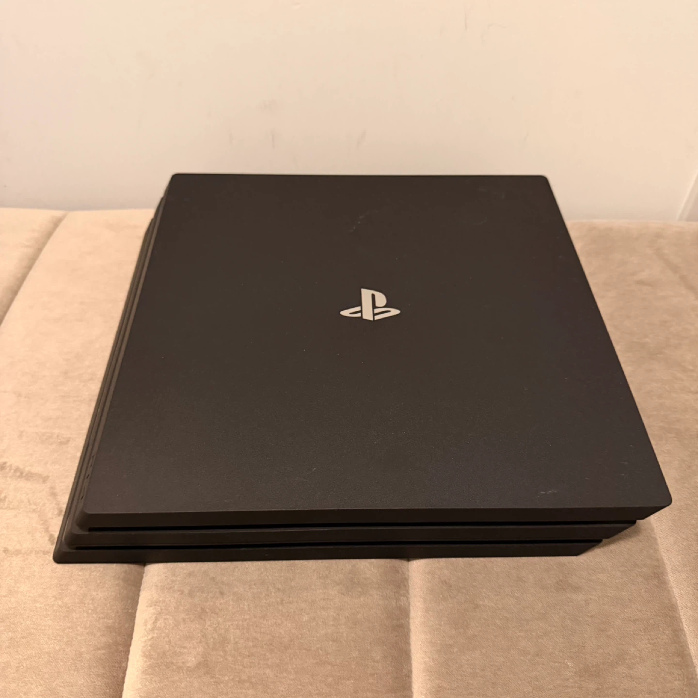 Sony PlayStation 4 Pro 1TB Console 1 controller - photo 3