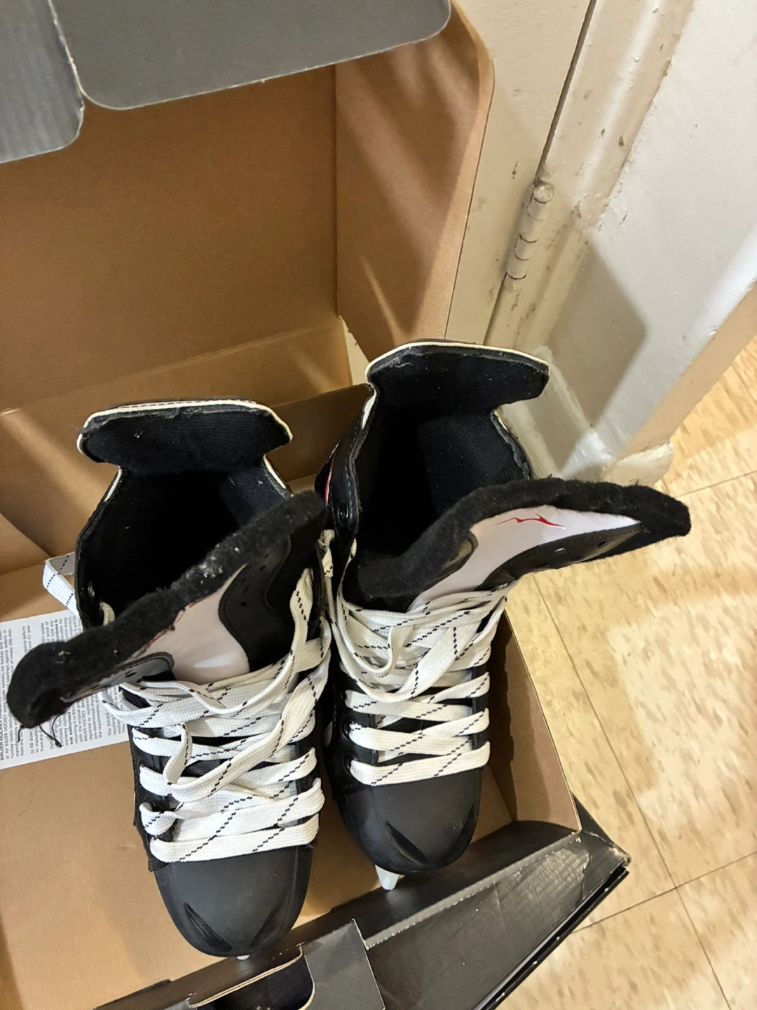 VIC Hockey Skates Size 6 - photo 2