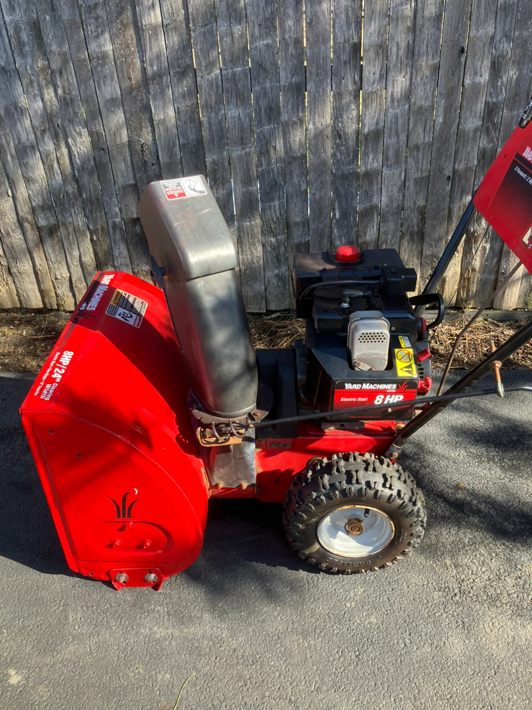 24” 8HP ELECTRIC START SNOWBLOWER