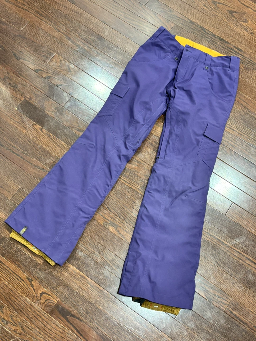 LIKE NEW: Women’s Snowboard Pants (M) Purple