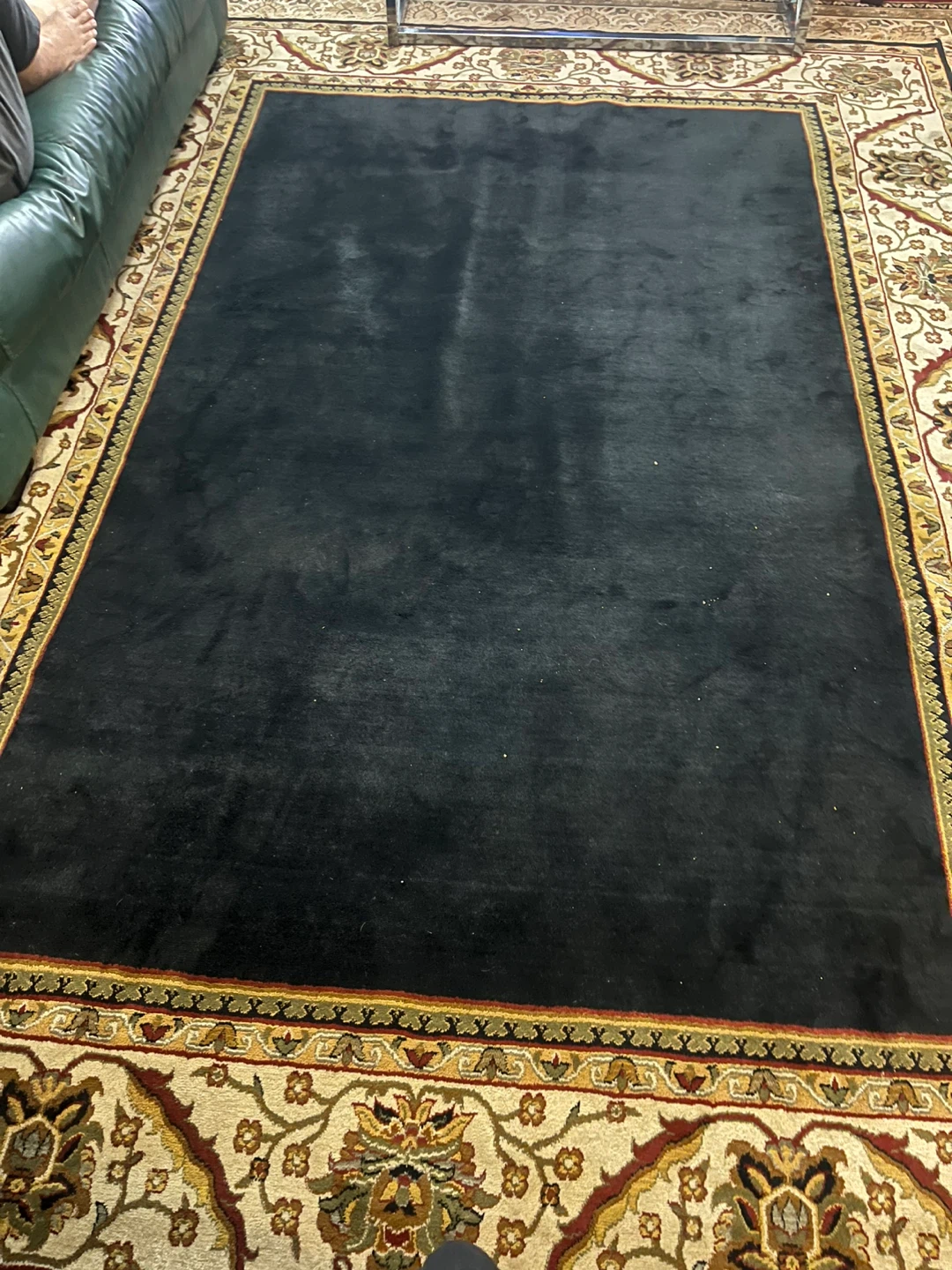 Area Rug with Traditional Border - photo 4