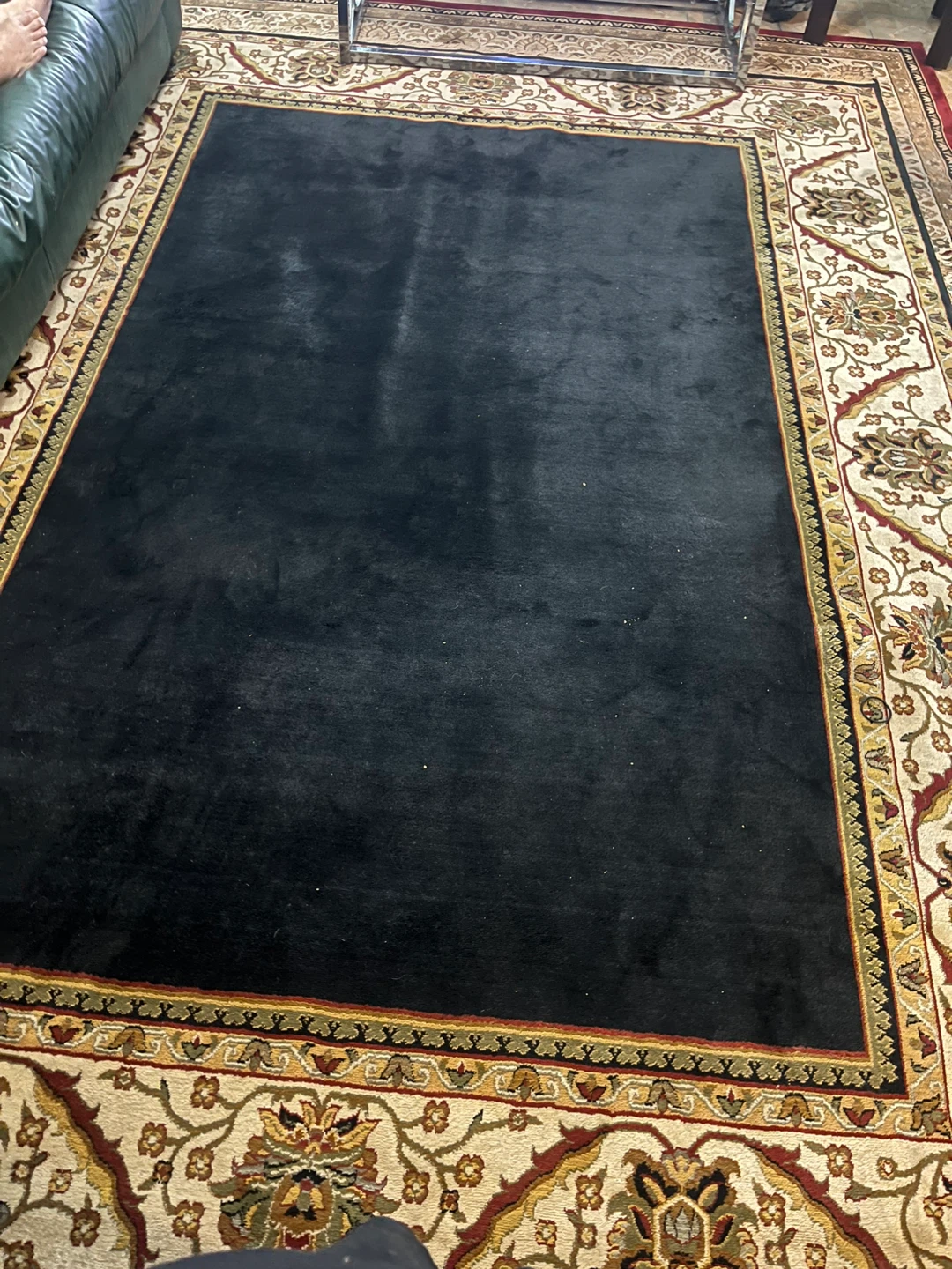 Area Rug with Traditional Border - photo 5