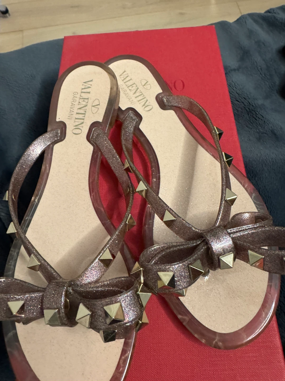 VALENTINO GARAVANI Rockstud Jelly Thong Sandals