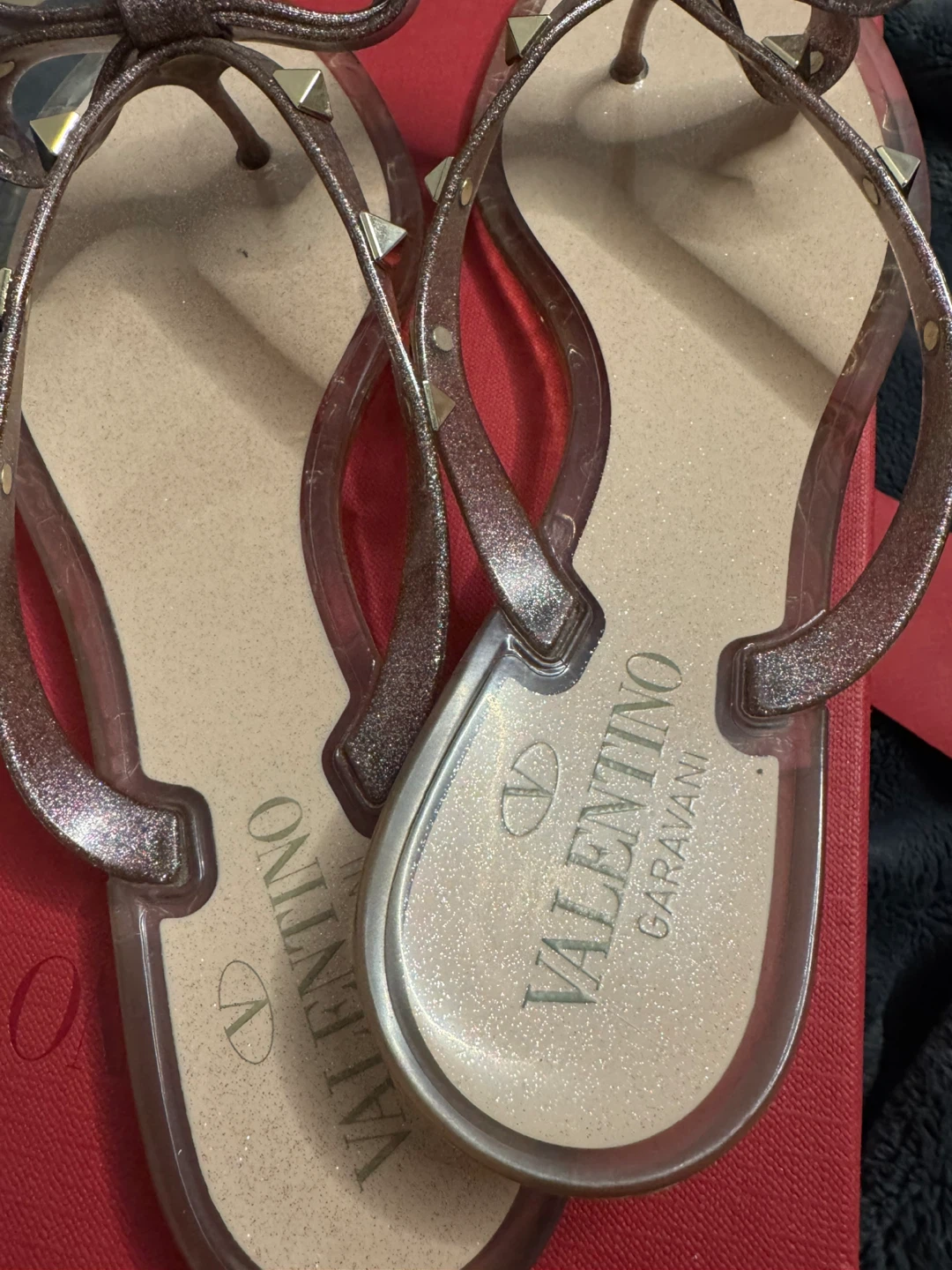 VALENTINO GARAVANI Rockstud Jelly Thong Sandals - photo 2