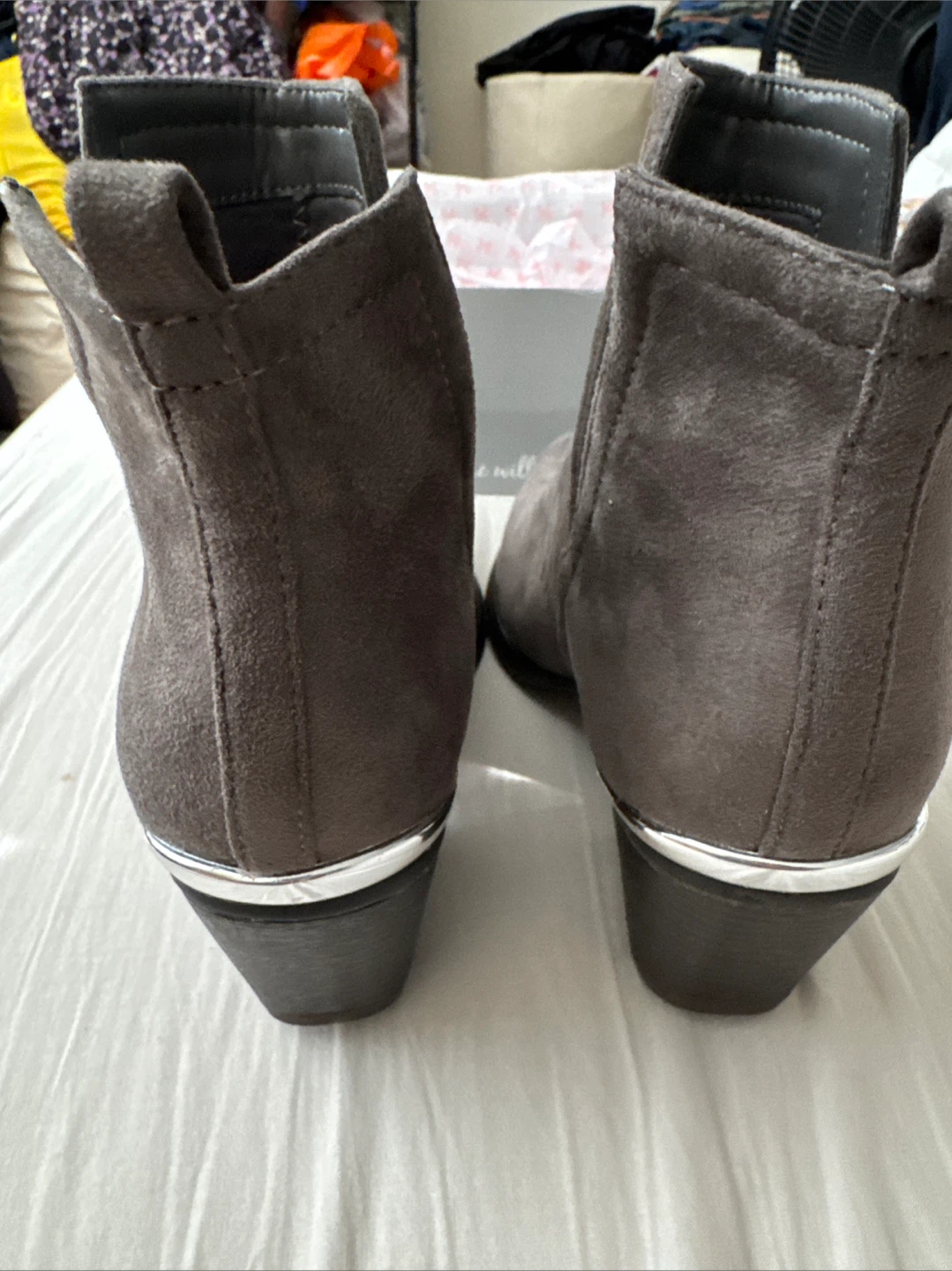 Gray women’s NEW Faux Suede Ankle Boots Size 10 - photo 3