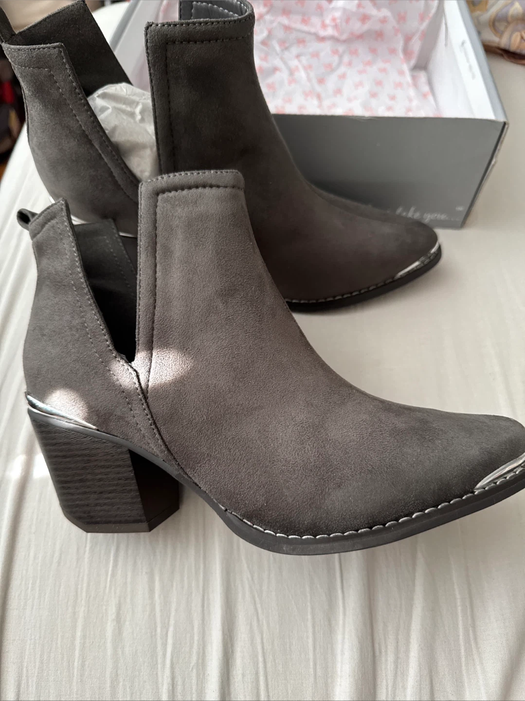 Gray women’s NEW Faux Suede Ankle Boots Size 10