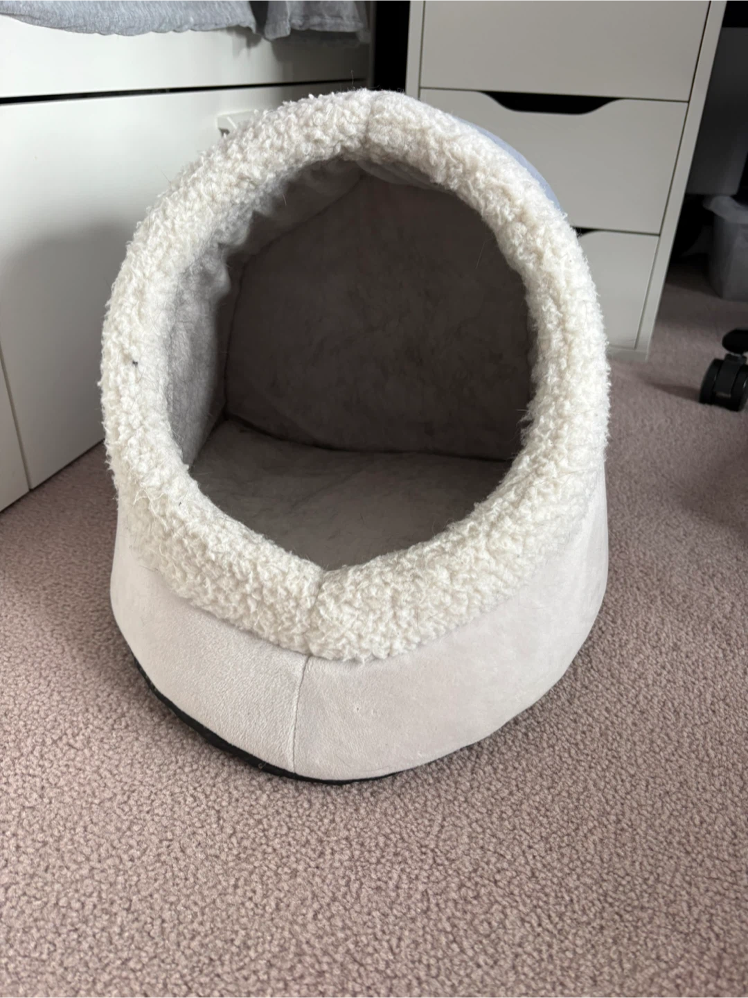 Cozy Cat Bed with Sherpa Lining