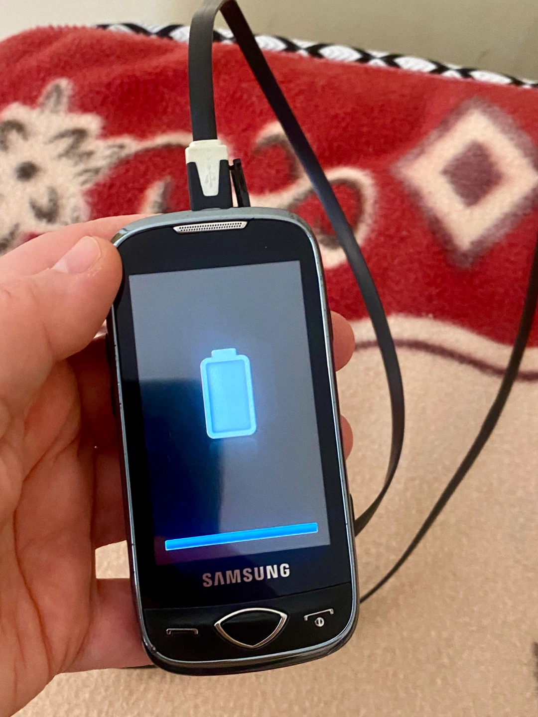 Samsung Flip Phone with Pouch - photo 4