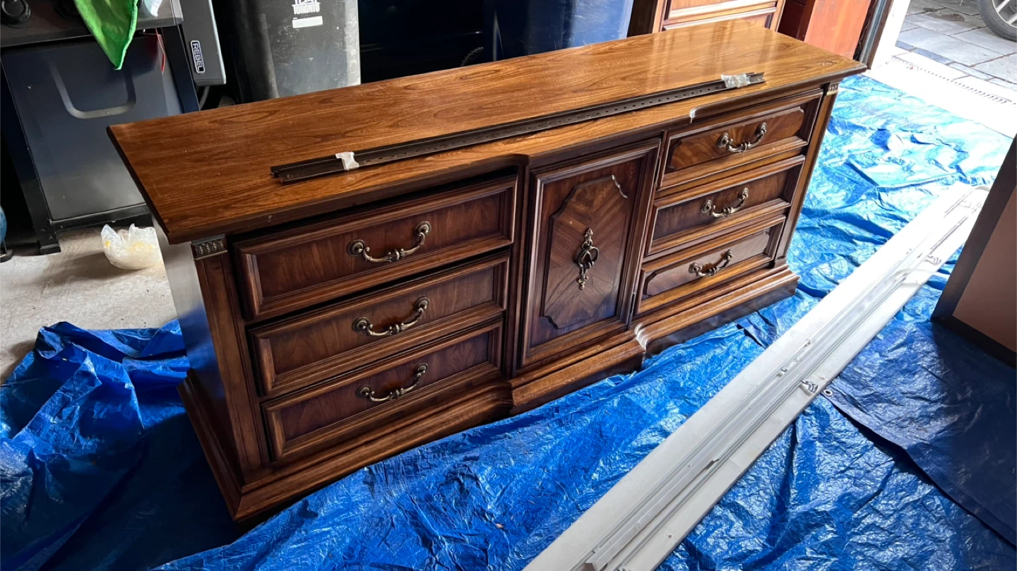 Dressers / Nightstands Set