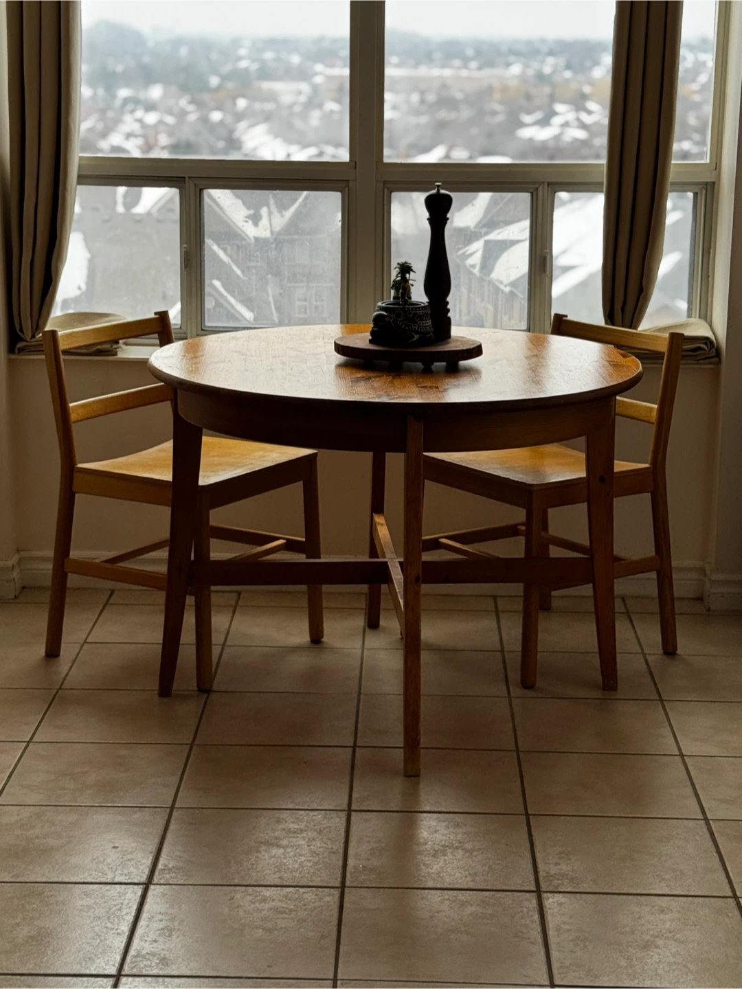 Wooden Round Dining Table with 4 Chairs