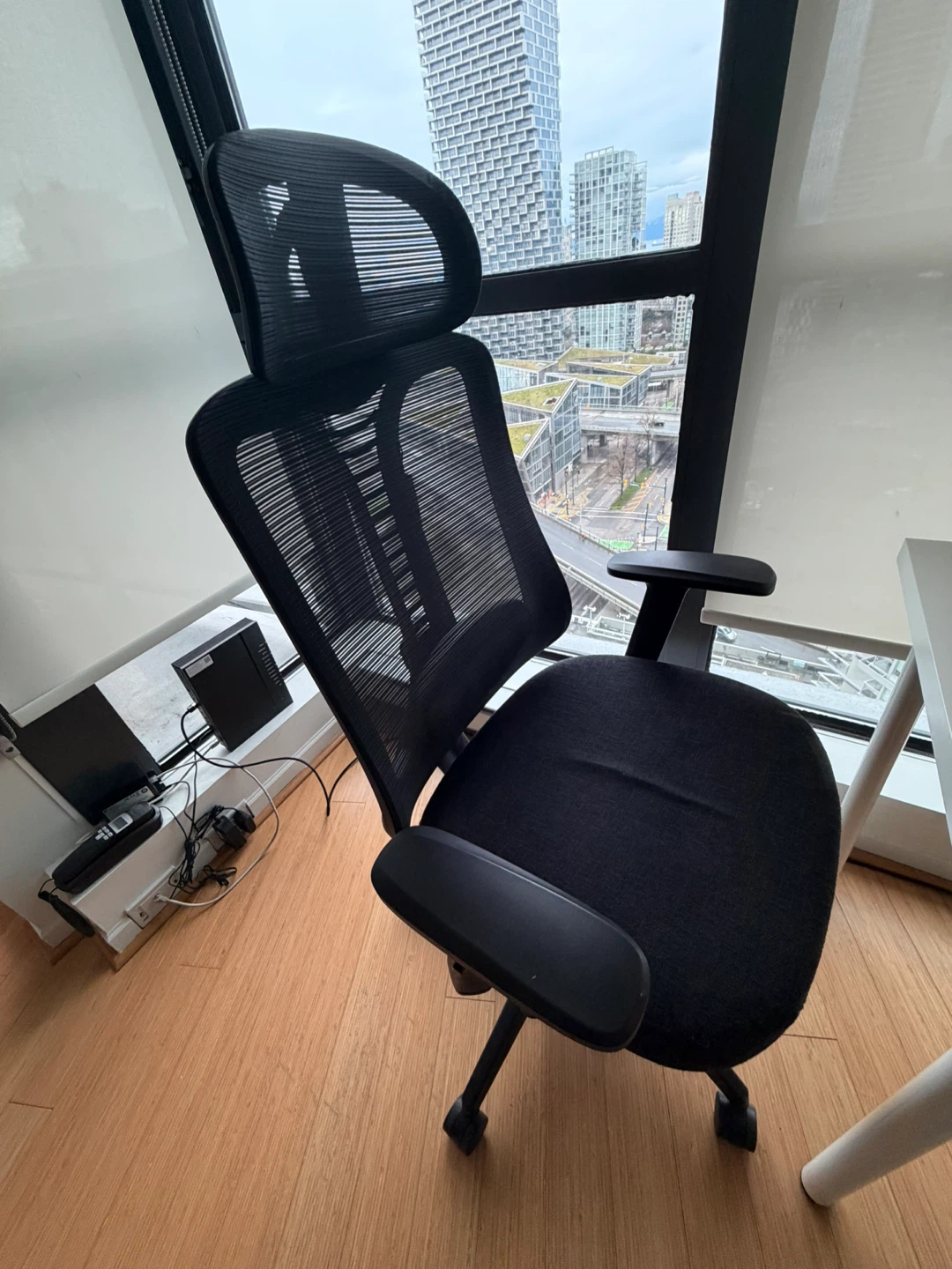 Black Ergonomic Mesh Office Chair with Headrest