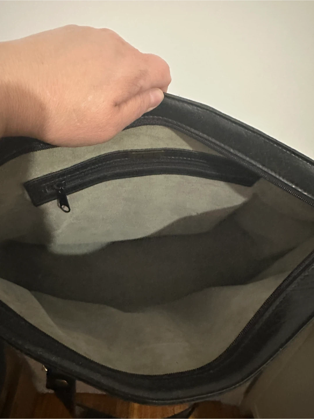Cornett Black Faux Leather Tote Bag 🥕 - photo 4