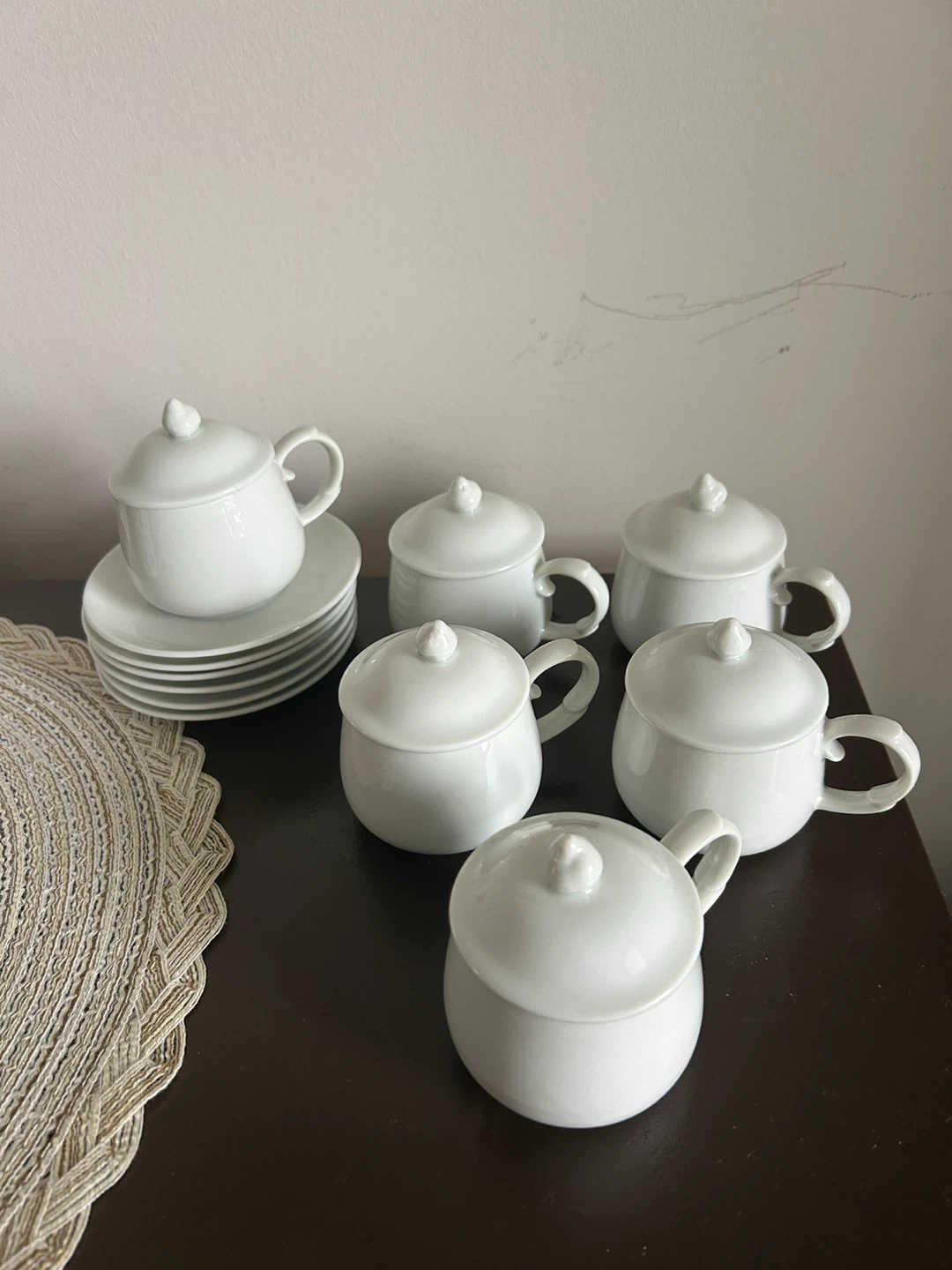 Set of 6 White China Lidded Cup de creme