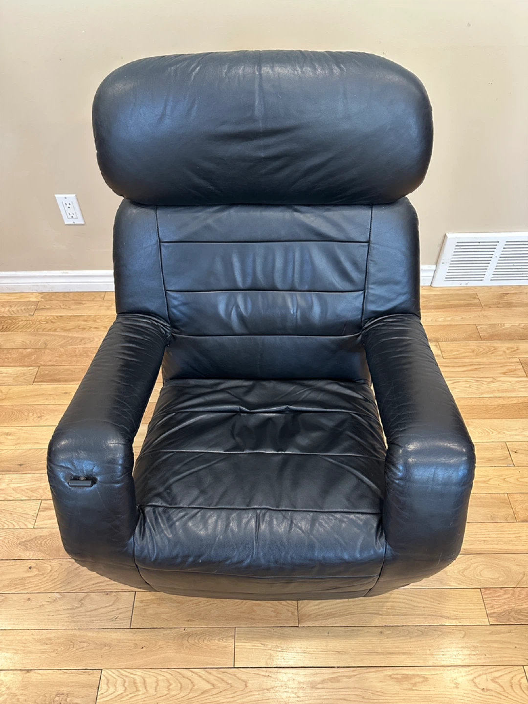 Lafer Inspired Vintage 80s Leather Recliner (CAN DELIVER)