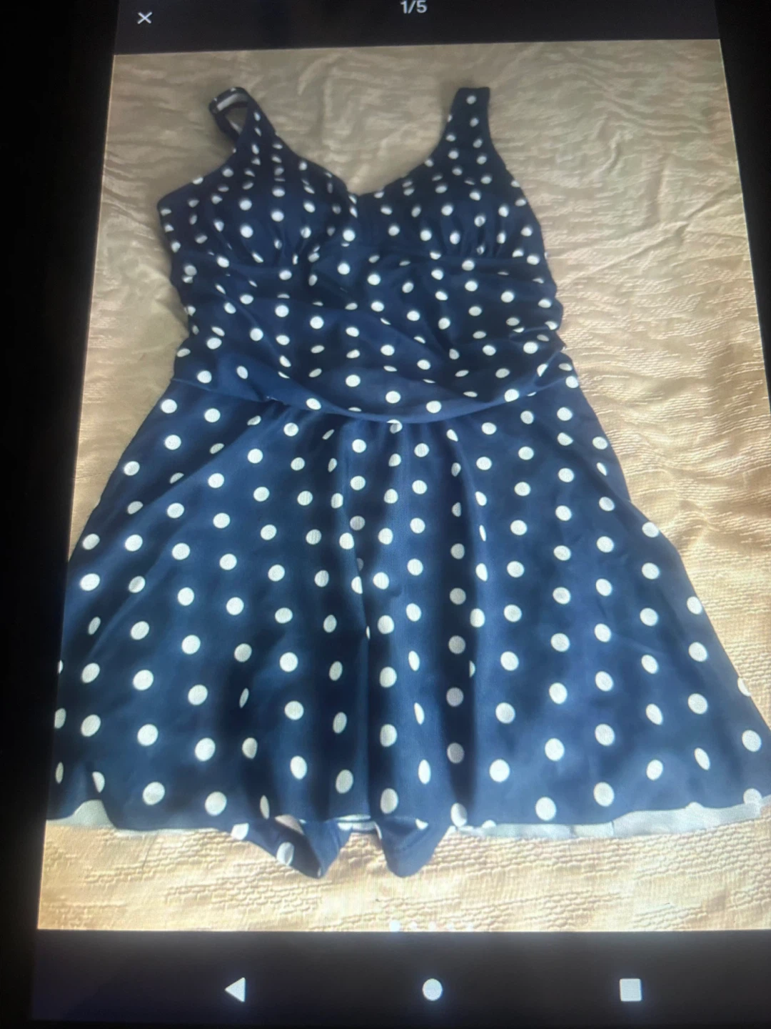 Maillot de bain une pièce à pois bleu marine