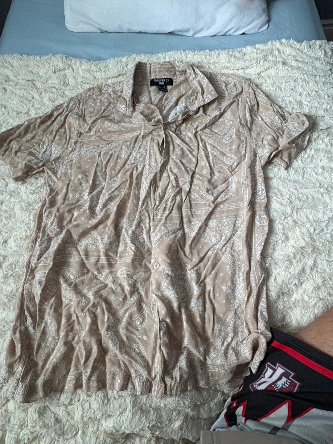 Forever 21 Men's Paisley Print Short Sleeve Button-Up Shirt