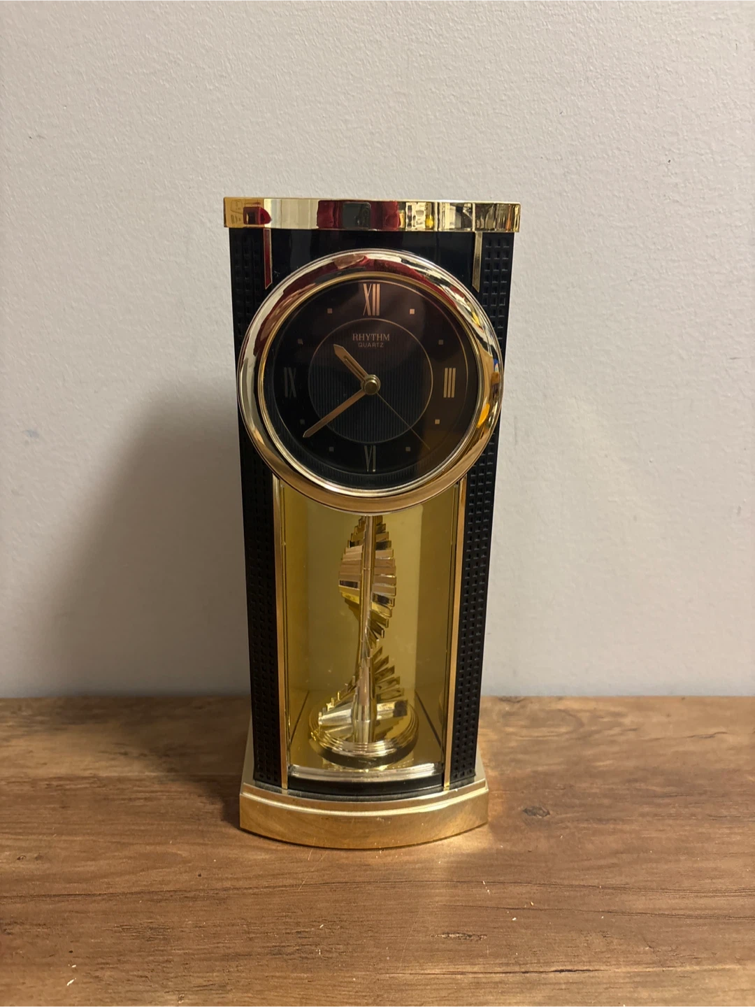 Rhythm Quartz Clock - photo 2