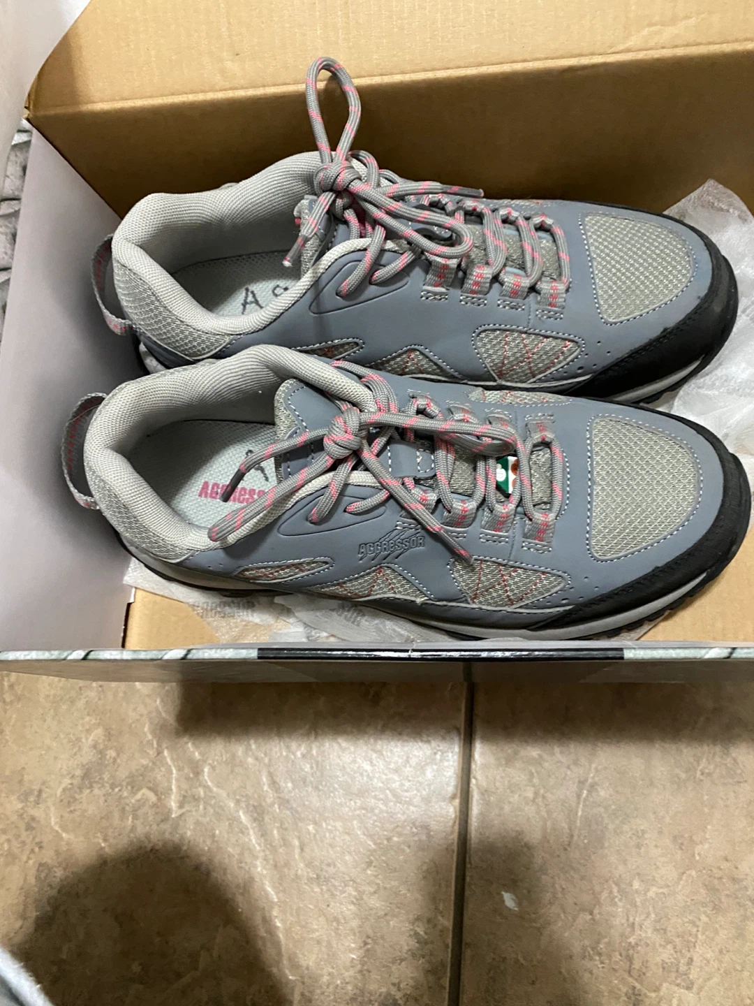 Women’s safety shoes