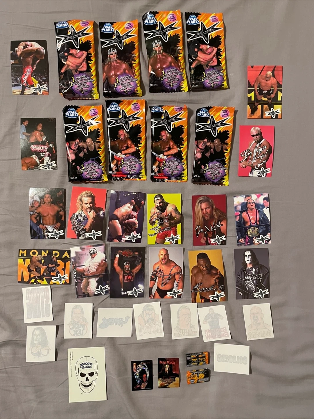 Crazy Planet WWF Wrestling Bubble Gum with Stickers and Tattoos - photo 4
