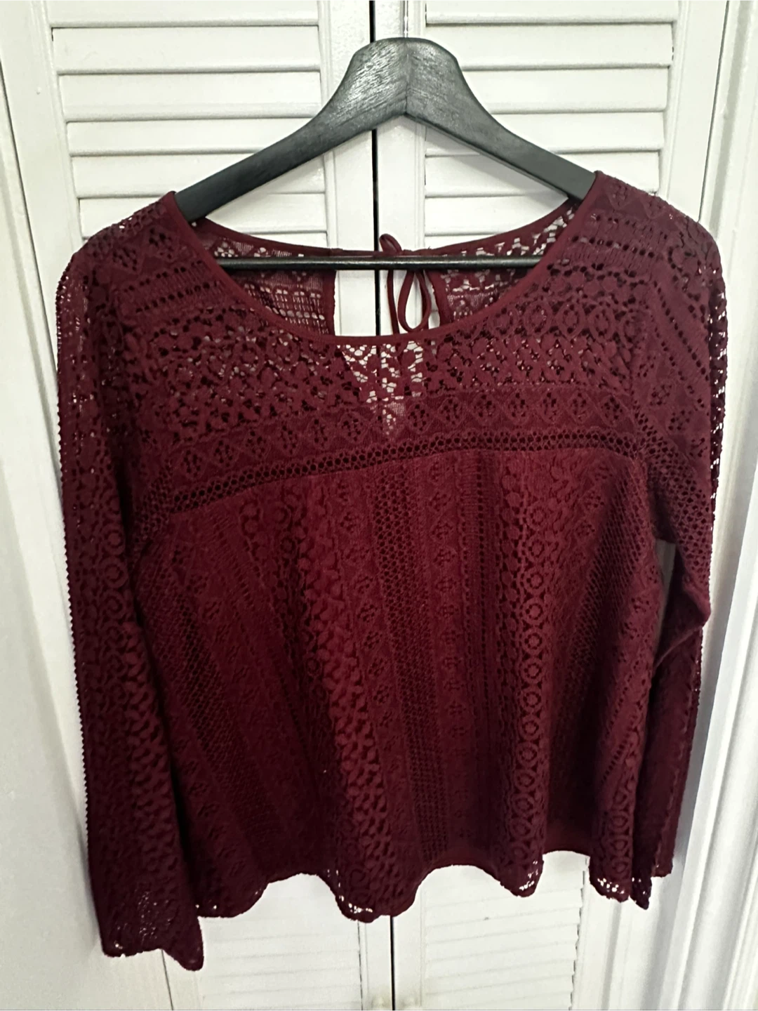 Hollister Burgundy Lace Long Sleeve Top Size L