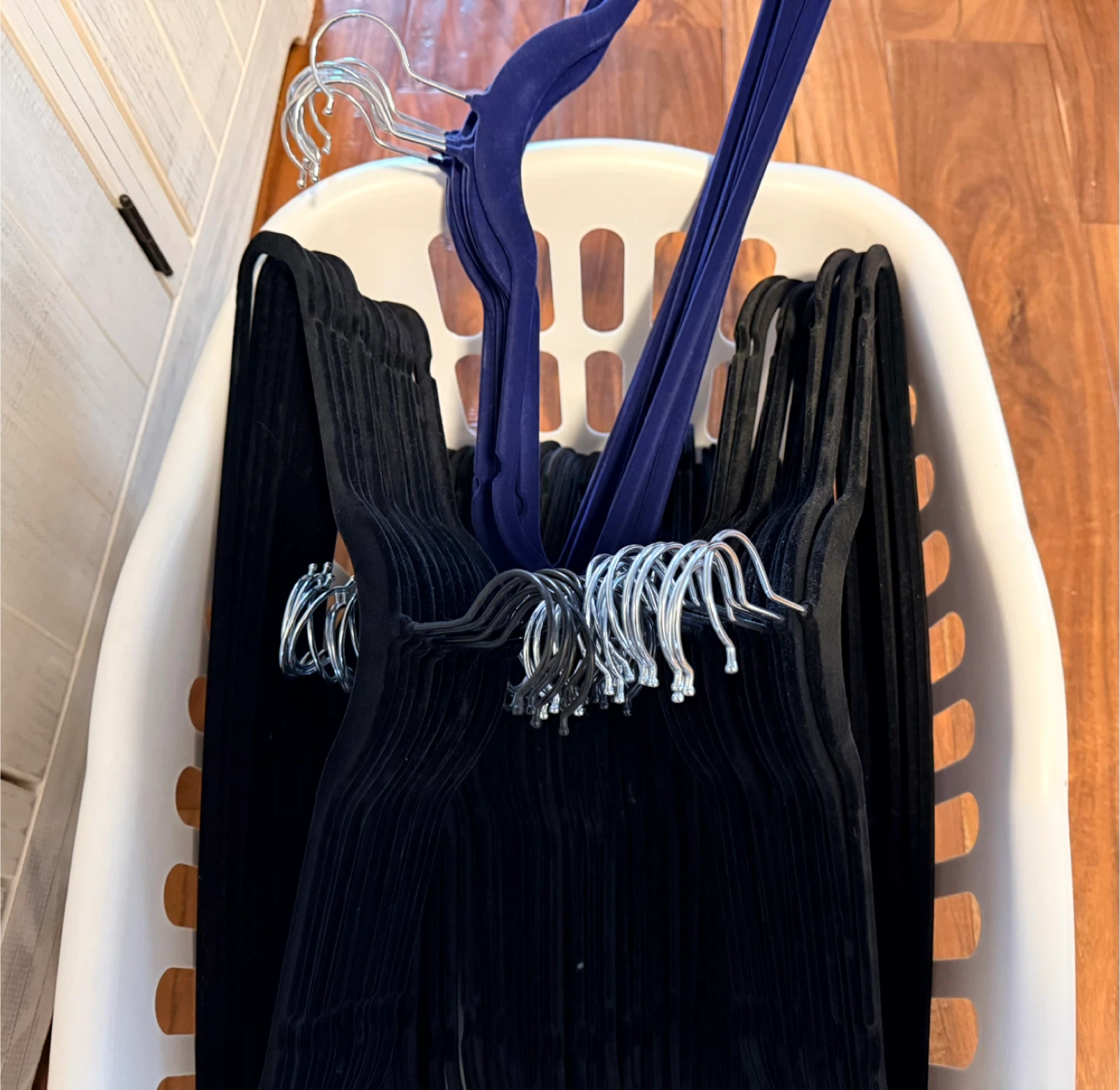 Velvet Hangers - 80 x Black, 9 Blue - photo 2