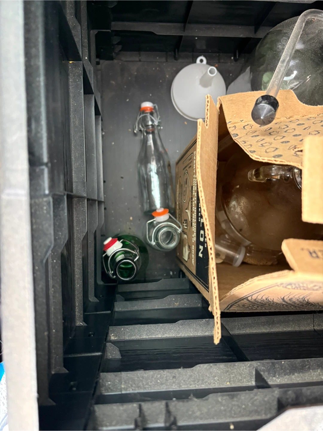 Brewery Kit with Bottles and Funnel - photo 4