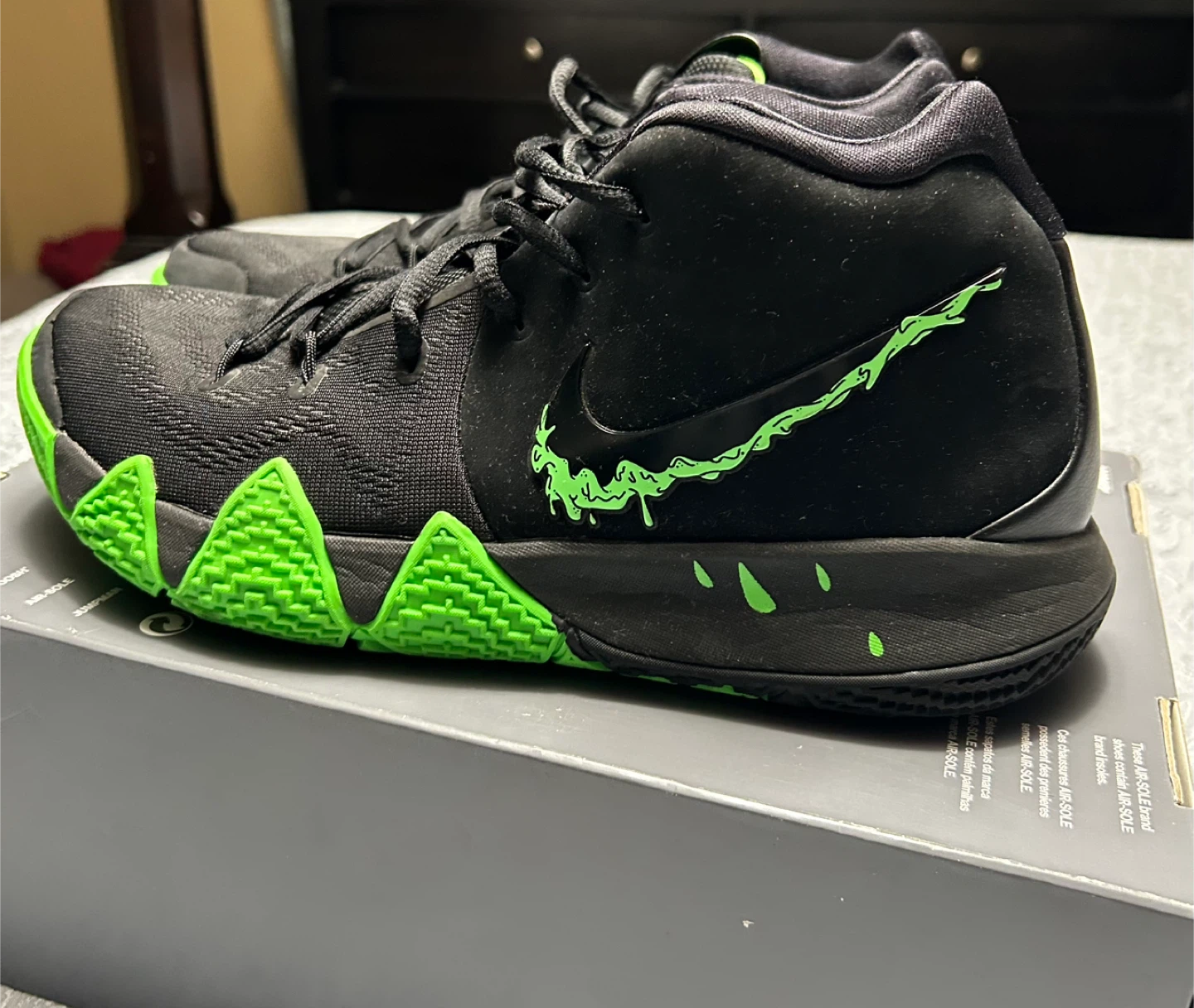 Nike Kyrie 4 "Halloween" Basketball Shoes