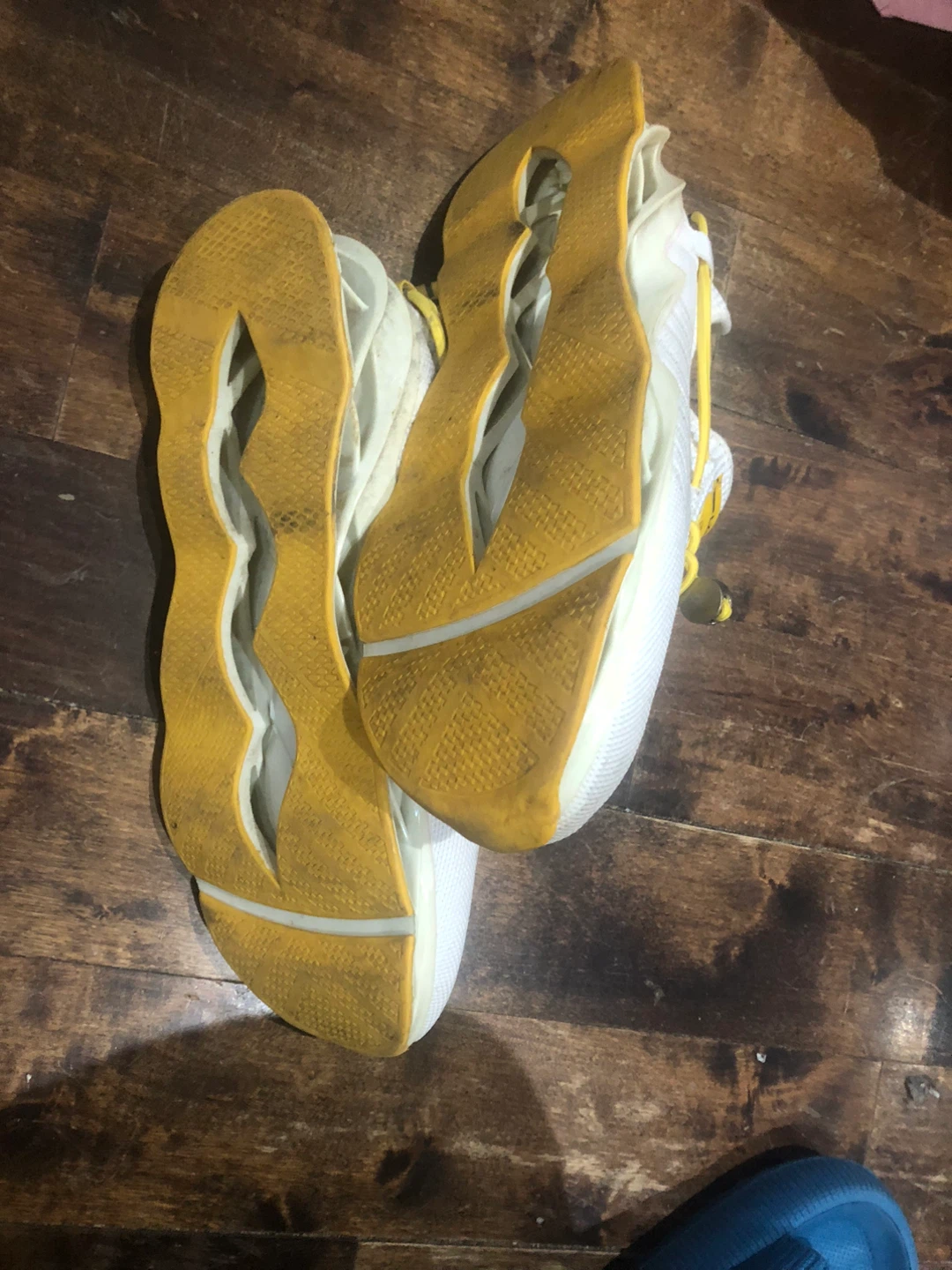 White & Yellow LZDZNPPLAY Sneakers - Size 42 - photo 2