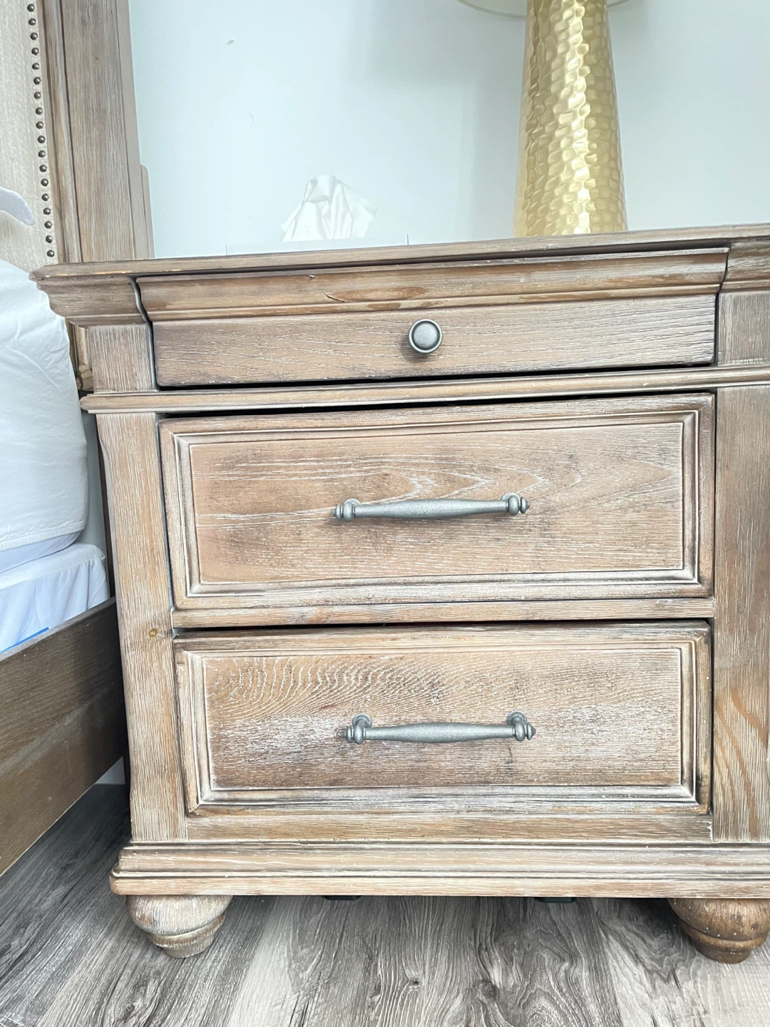 Ashleys Johnelle king bedroom set - photo 4