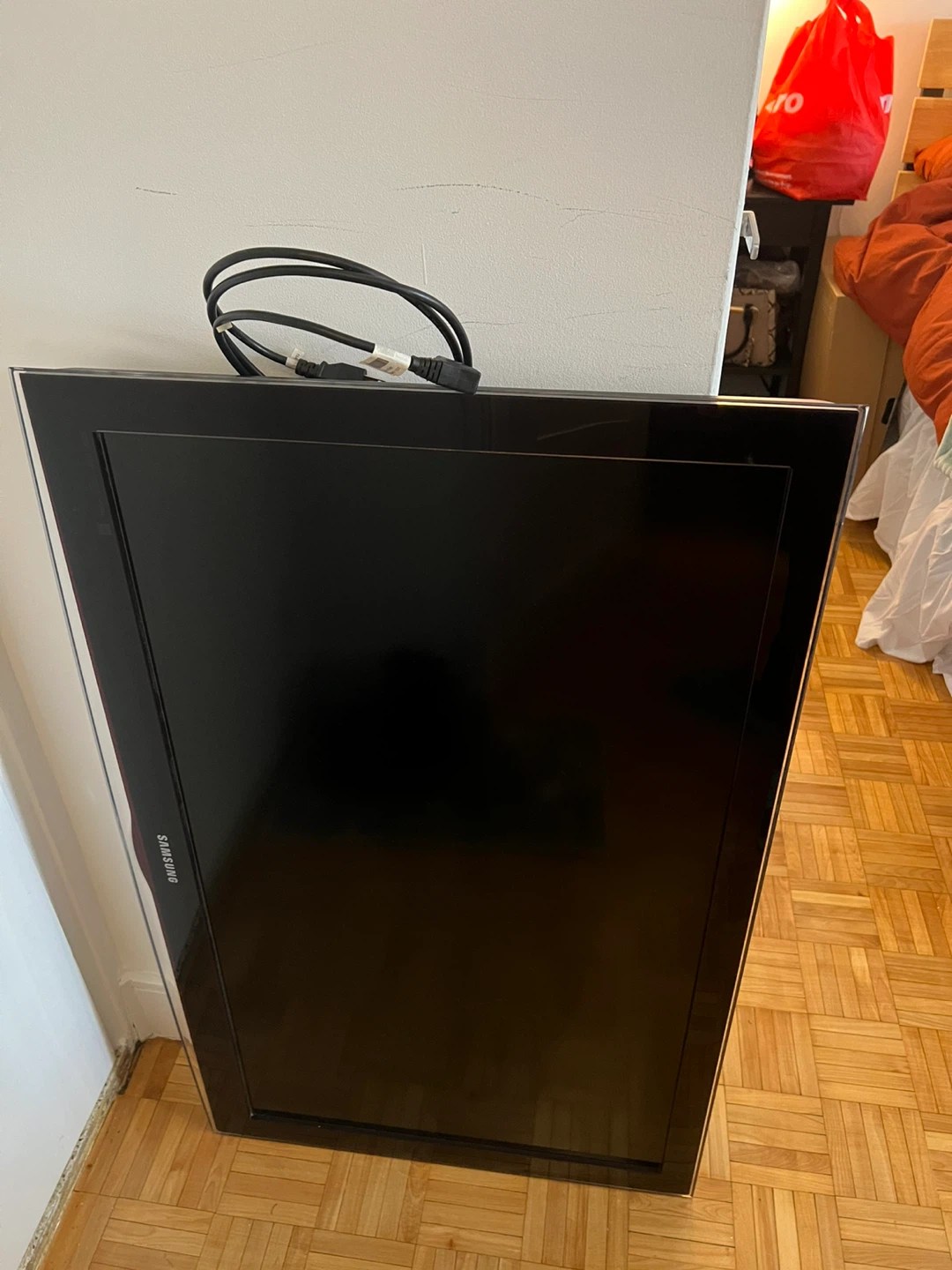 Samsung 42” LCD TV - still works great! Must Pickup today!