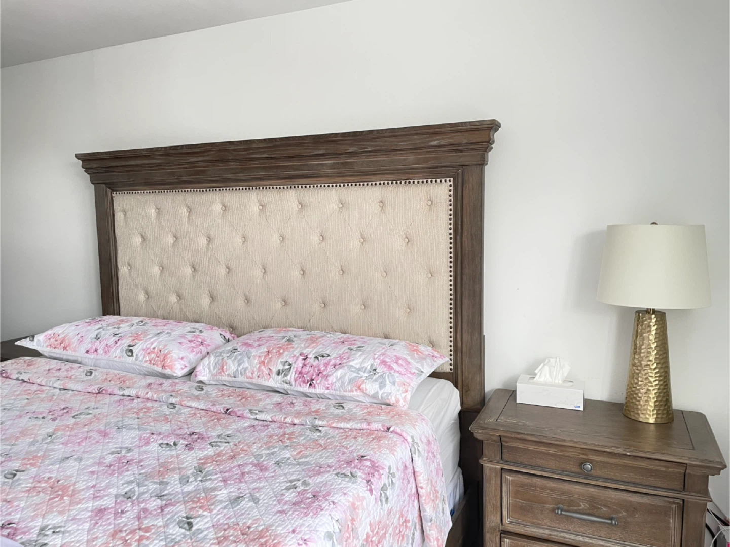 Ashleys Johnelle king bedroom set - photo 2