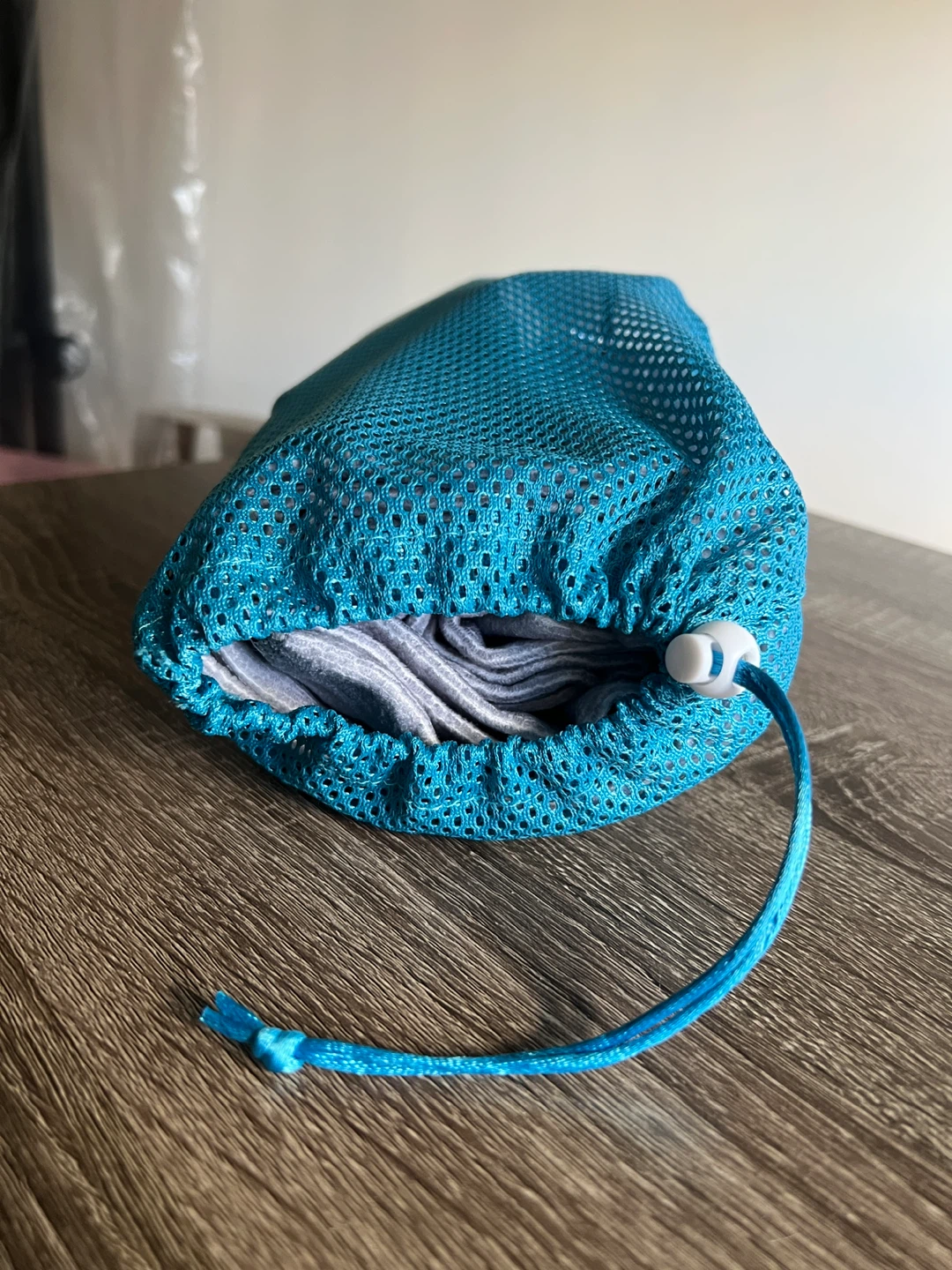 Brand new beach towel with mesh bag and towel clips - photo 4