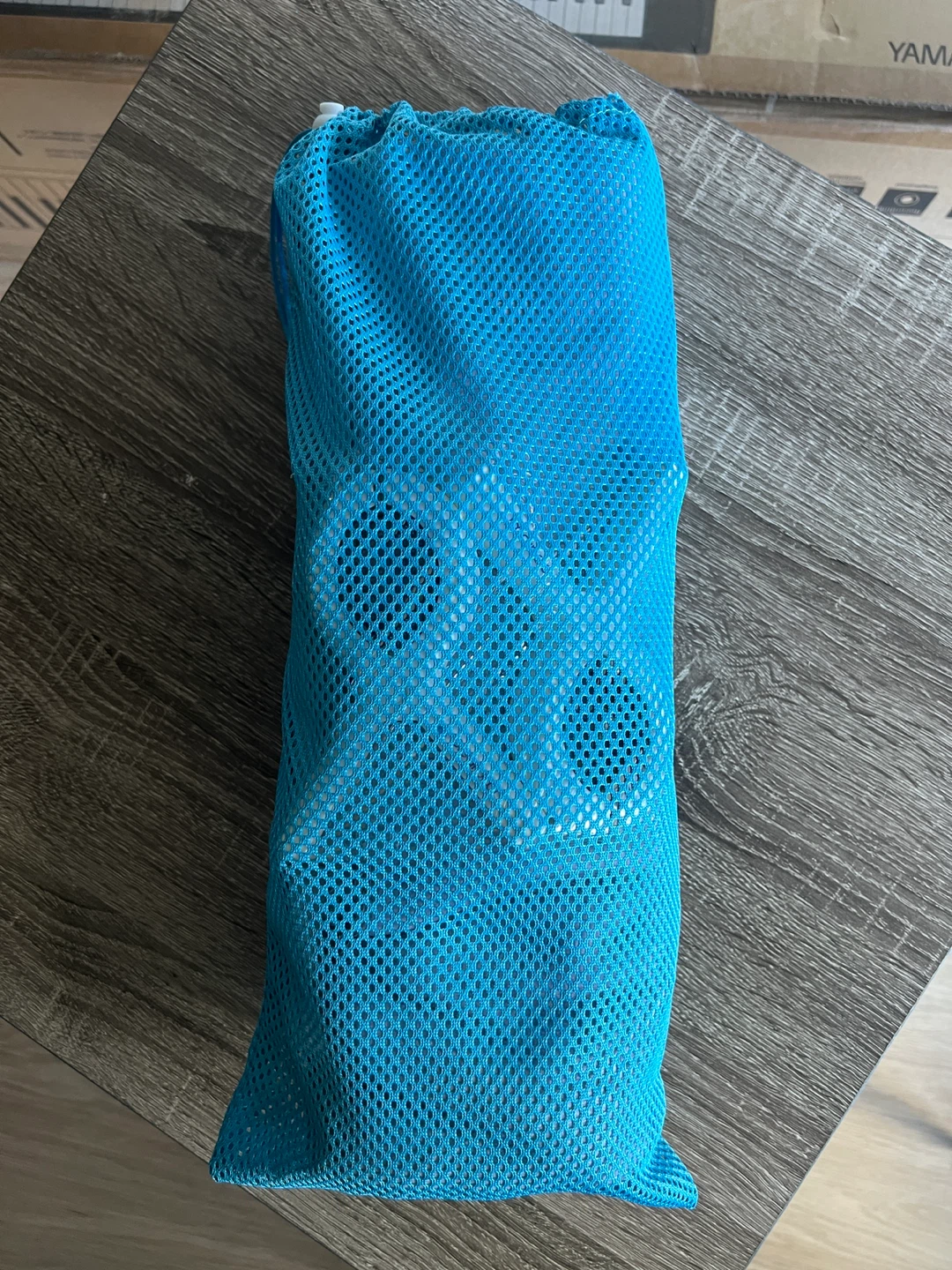 Brand new beach towel with mesh bag and towel clips - photo 3