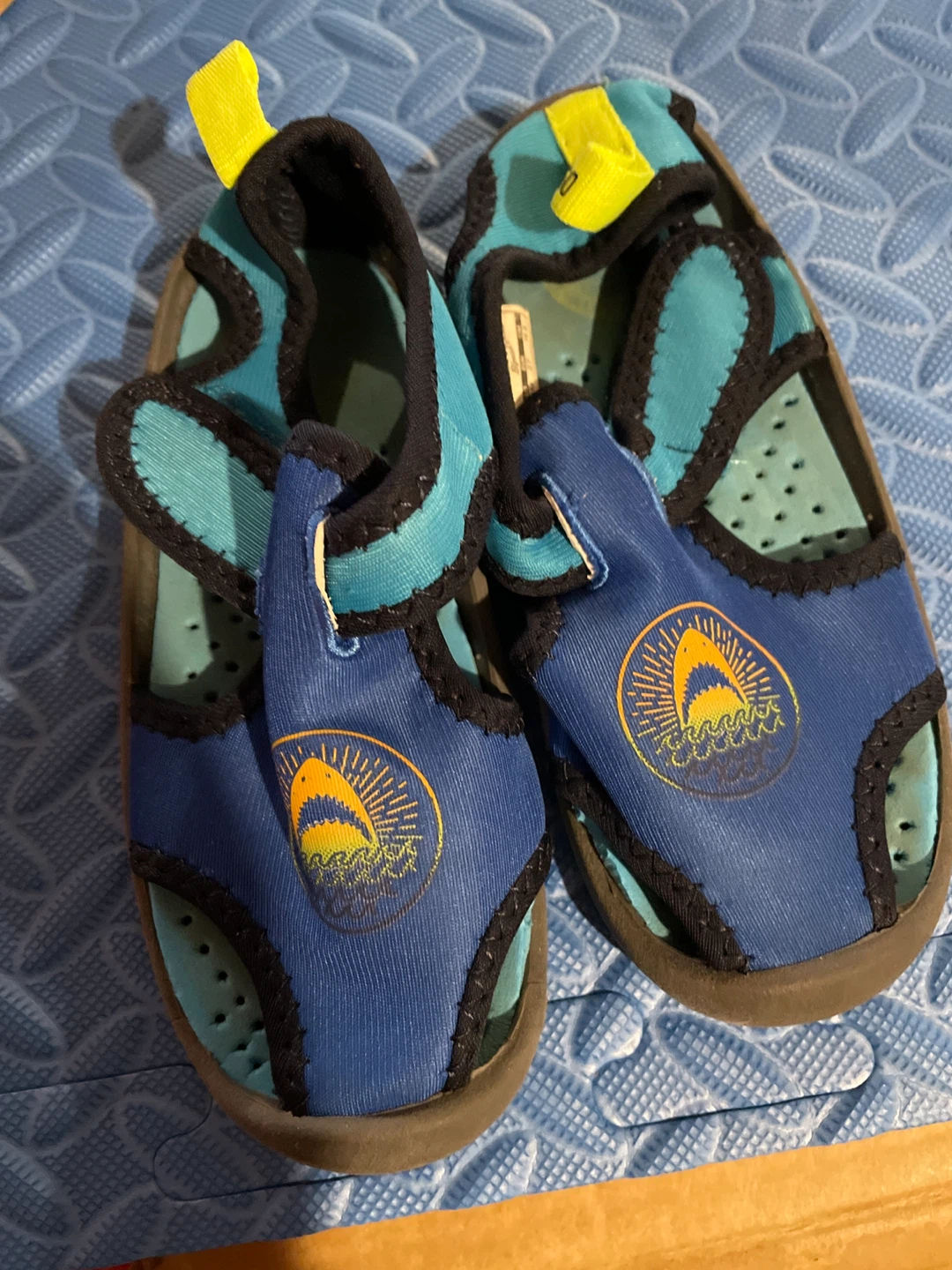 OshKosh B'gosh Water Shoes - Size 12 - photo 2