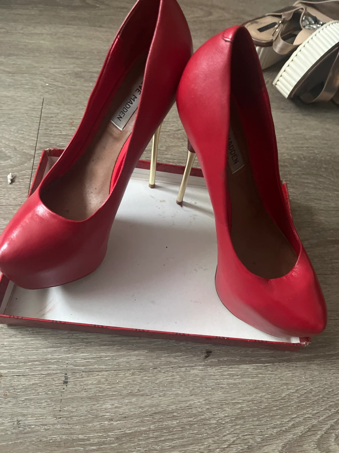 Steve Madden Red Heels with Gold Stiletto Heel - photo 3