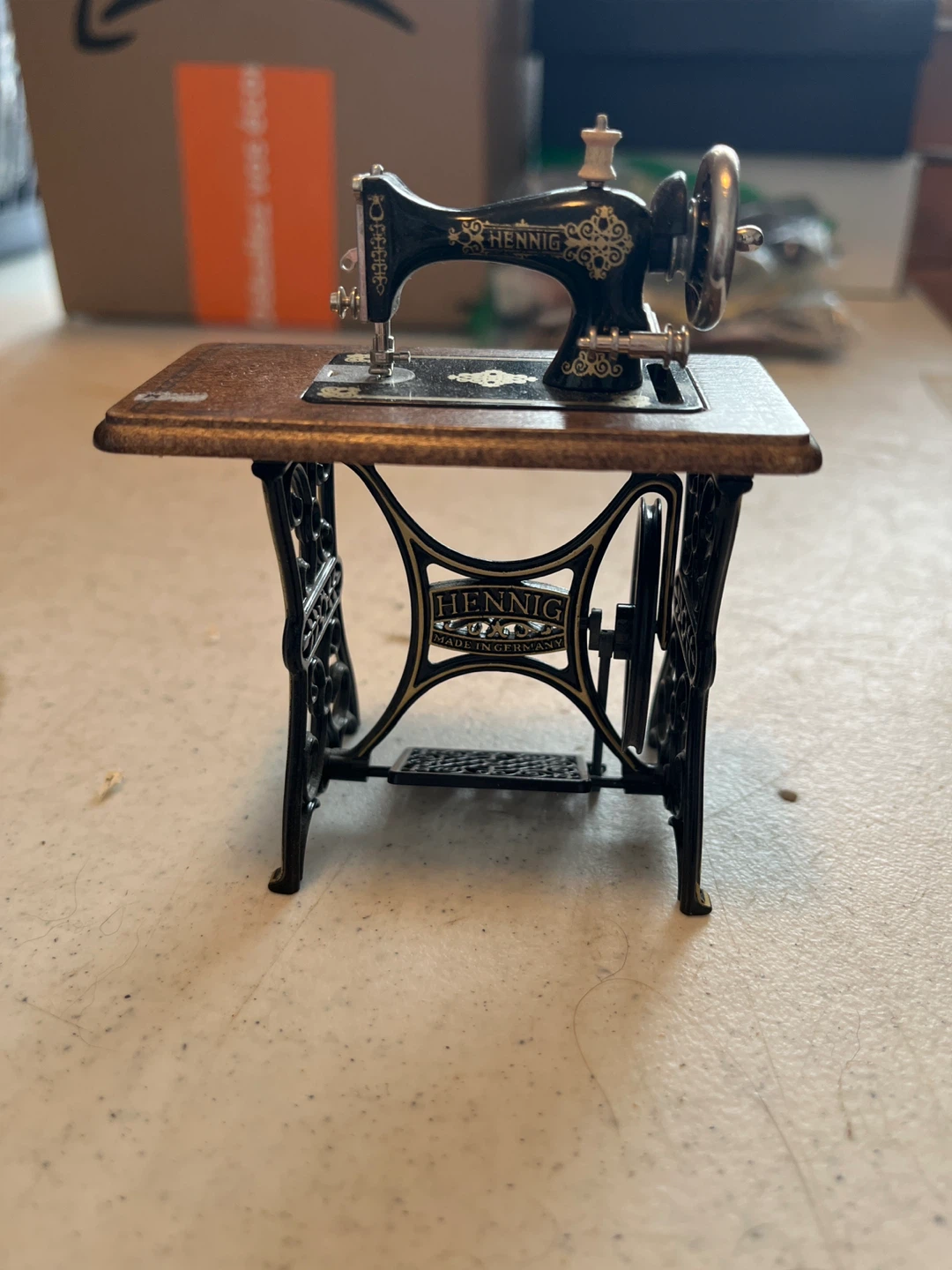 Hennig Miniature Sewing Machine Made in Germany - photo 2