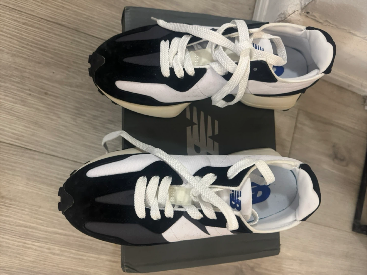 New Balance 327 Lifestyle Sneakers - Black/White