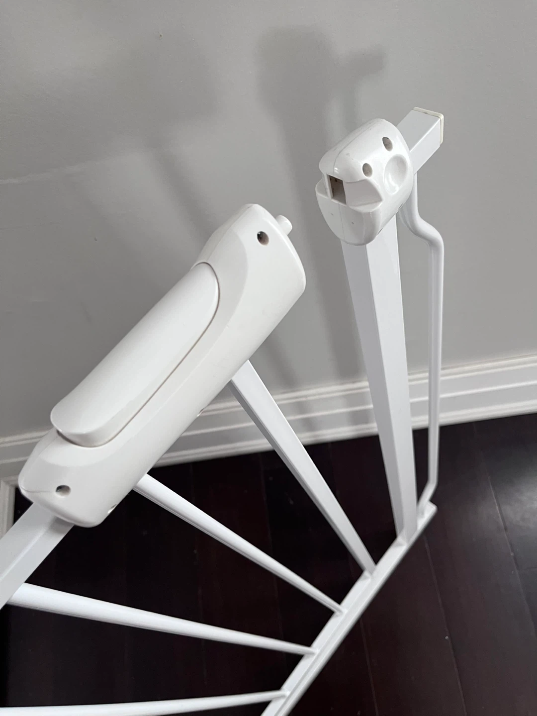 Narrow Baby Pet Gate Walk Through 24-29” Auto Close - photo 5