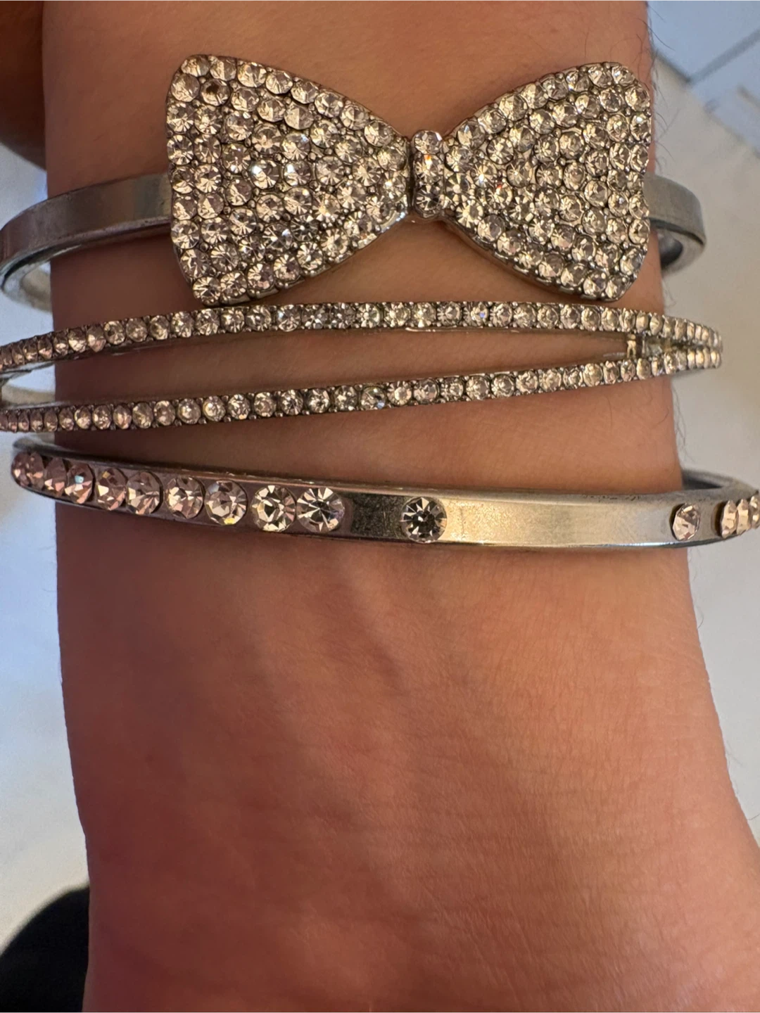 Set of 4 Bracelets with Rhinestone Bow