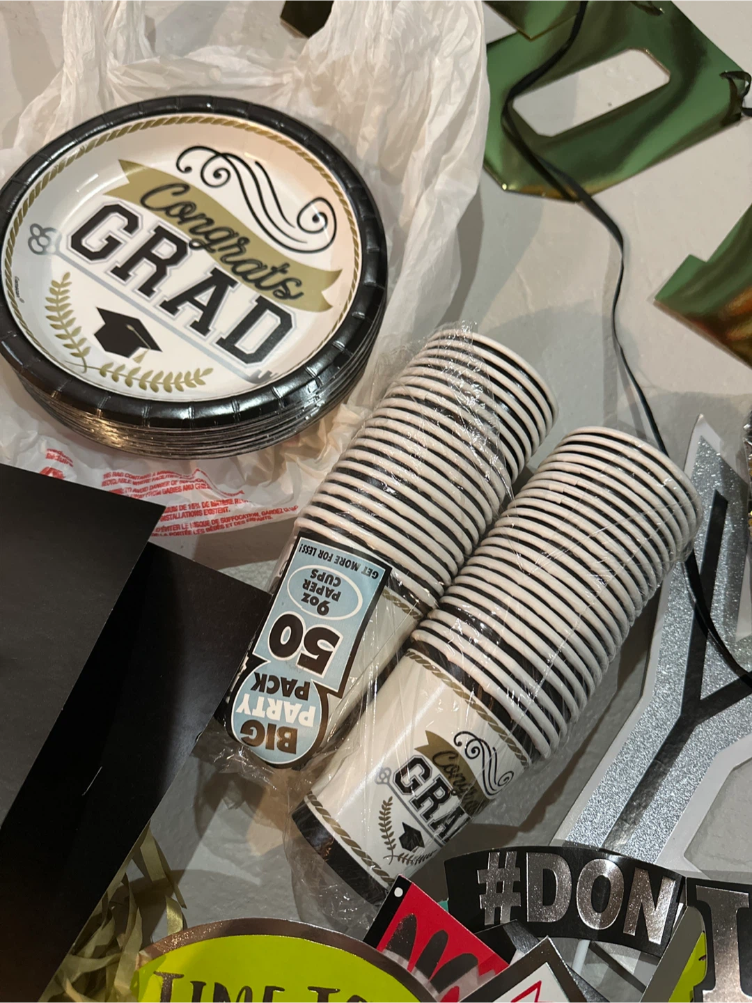 Graduation Party Supplies Set - photo 3